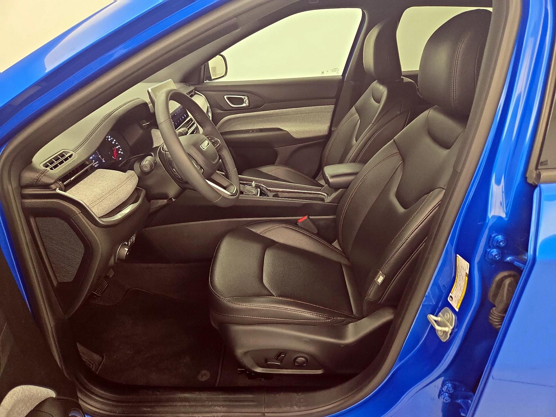 Thumbnail: 2023 Jeep Compass - 11