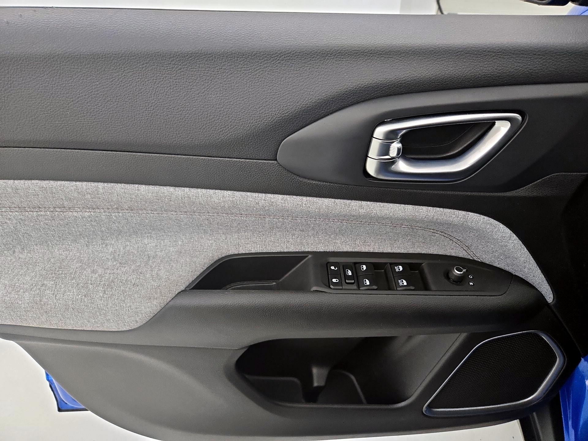 Thumbnail: 2023 Jeep Compass - 12