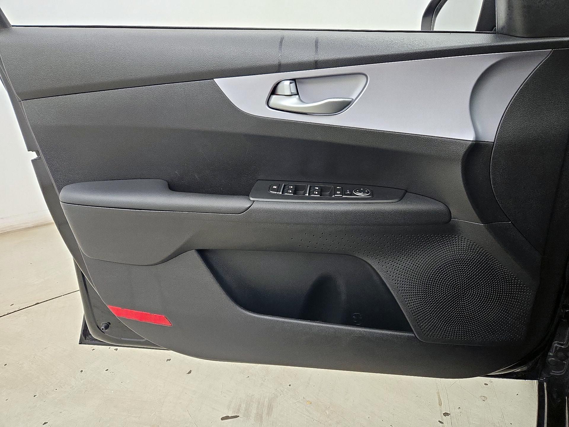 Thumbnail: 2024 Kia Forte - 10