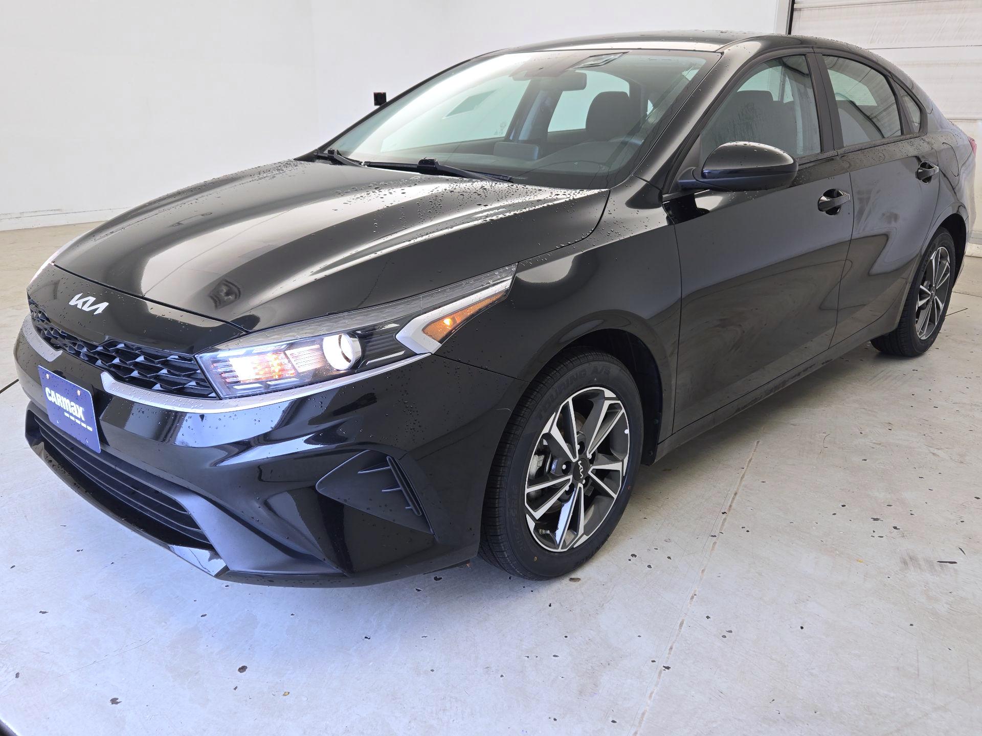 Thumbnail: 2024 Kia Forte - 3