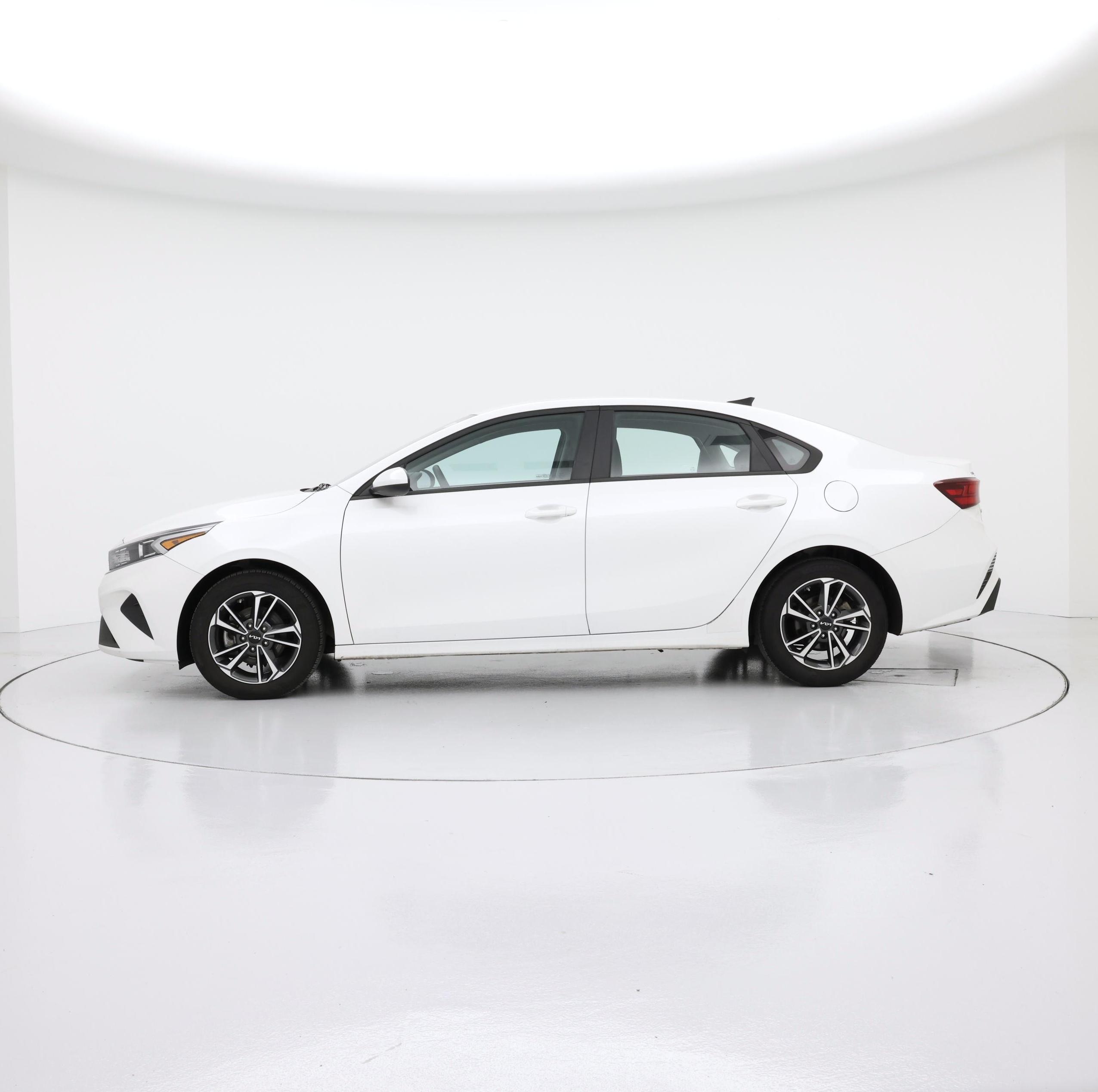 Thumbnail: 2023 Kia Forte - 3