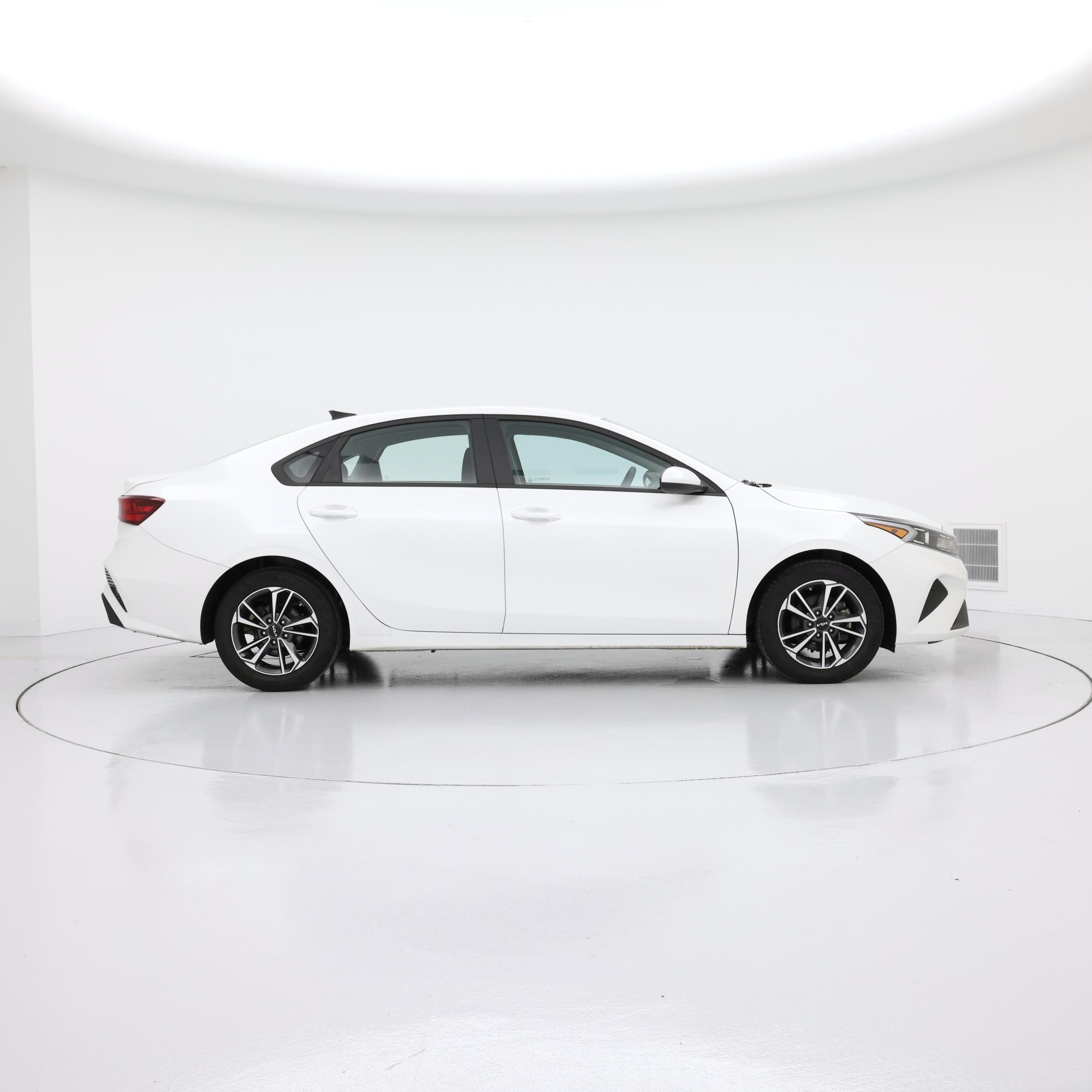 Thumbnail: 2023 Kia Forte - 7