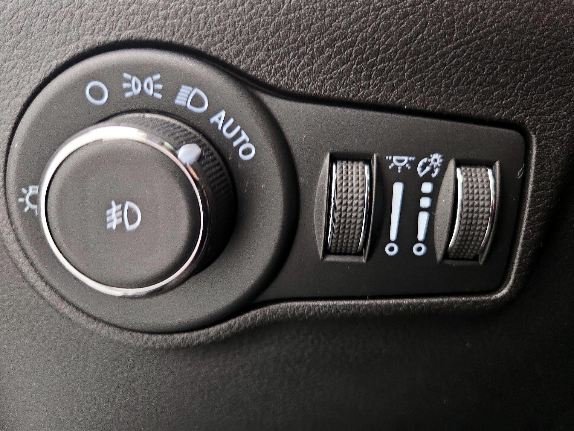 Thumbnail: 2023 Jeep Compass - 13