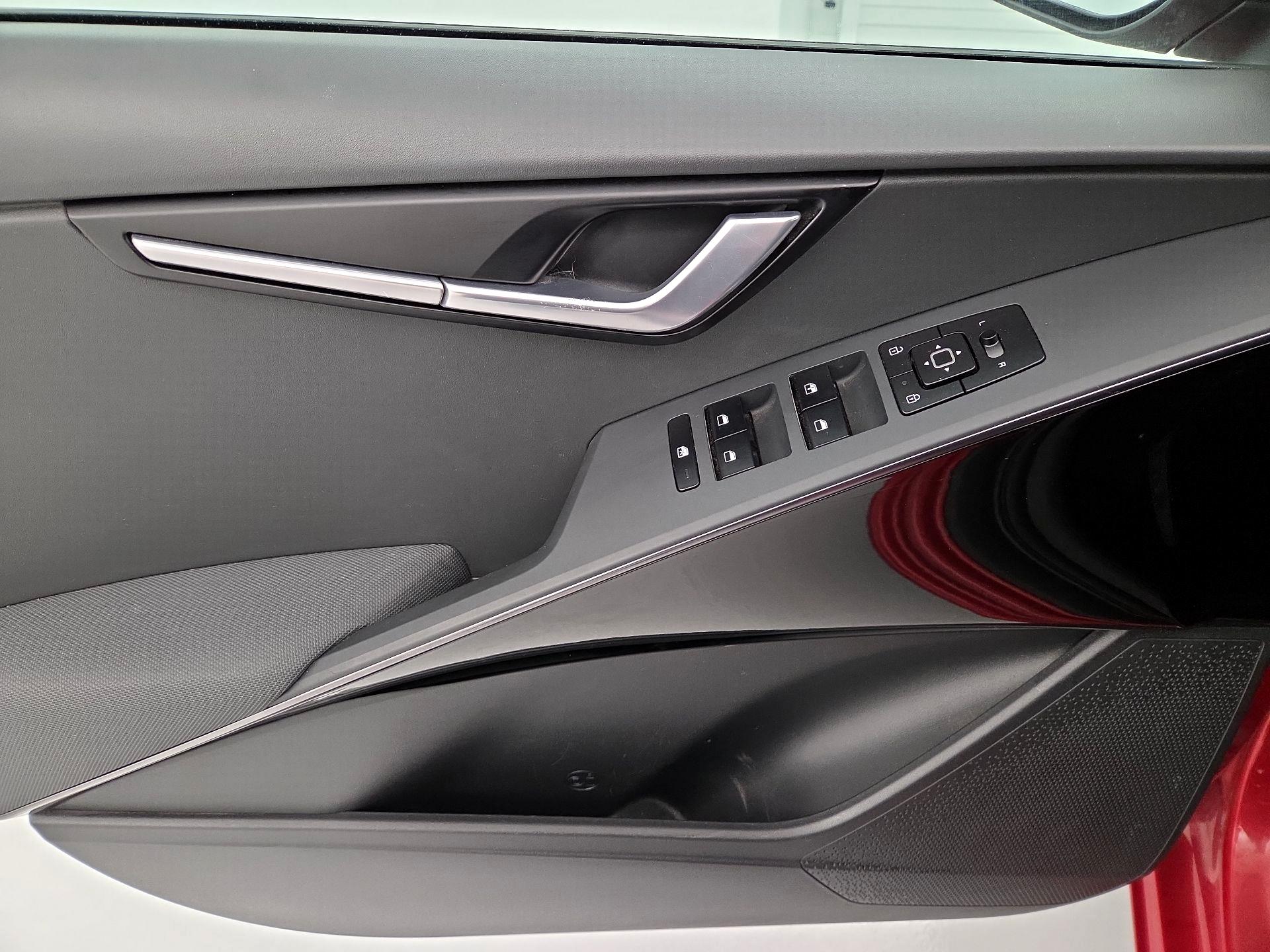 Thumbnail: 2023 Kia Niro - 12