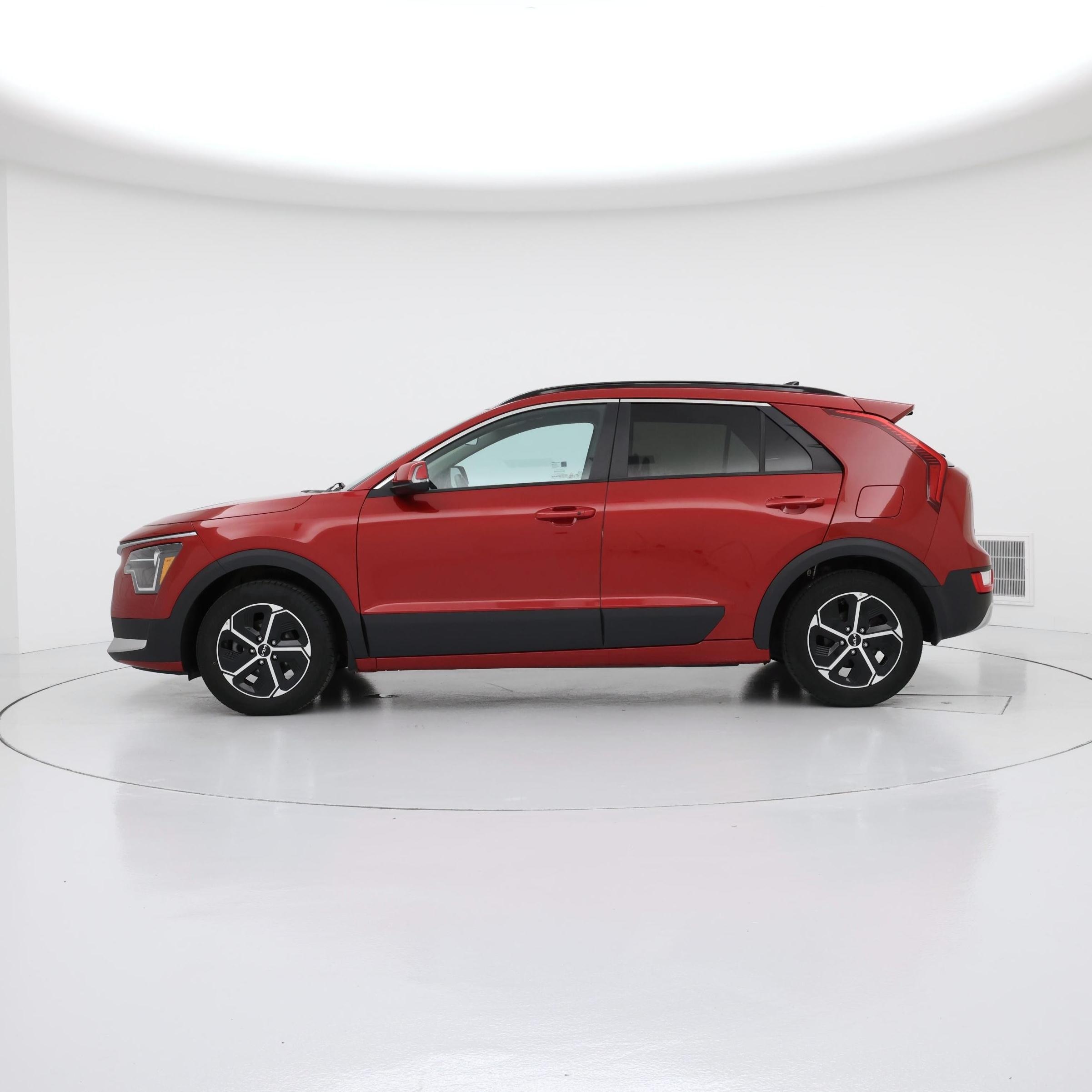 Thumbnail: 2023 Kia Niro - 3