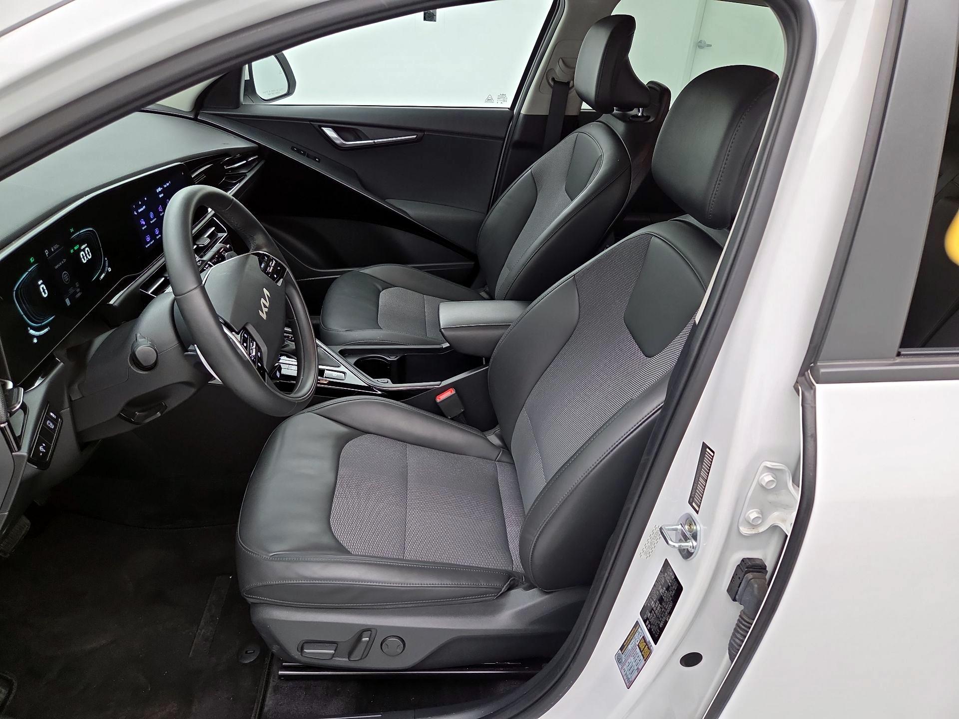 Thumbnail: 2023 Kia Niro - 11