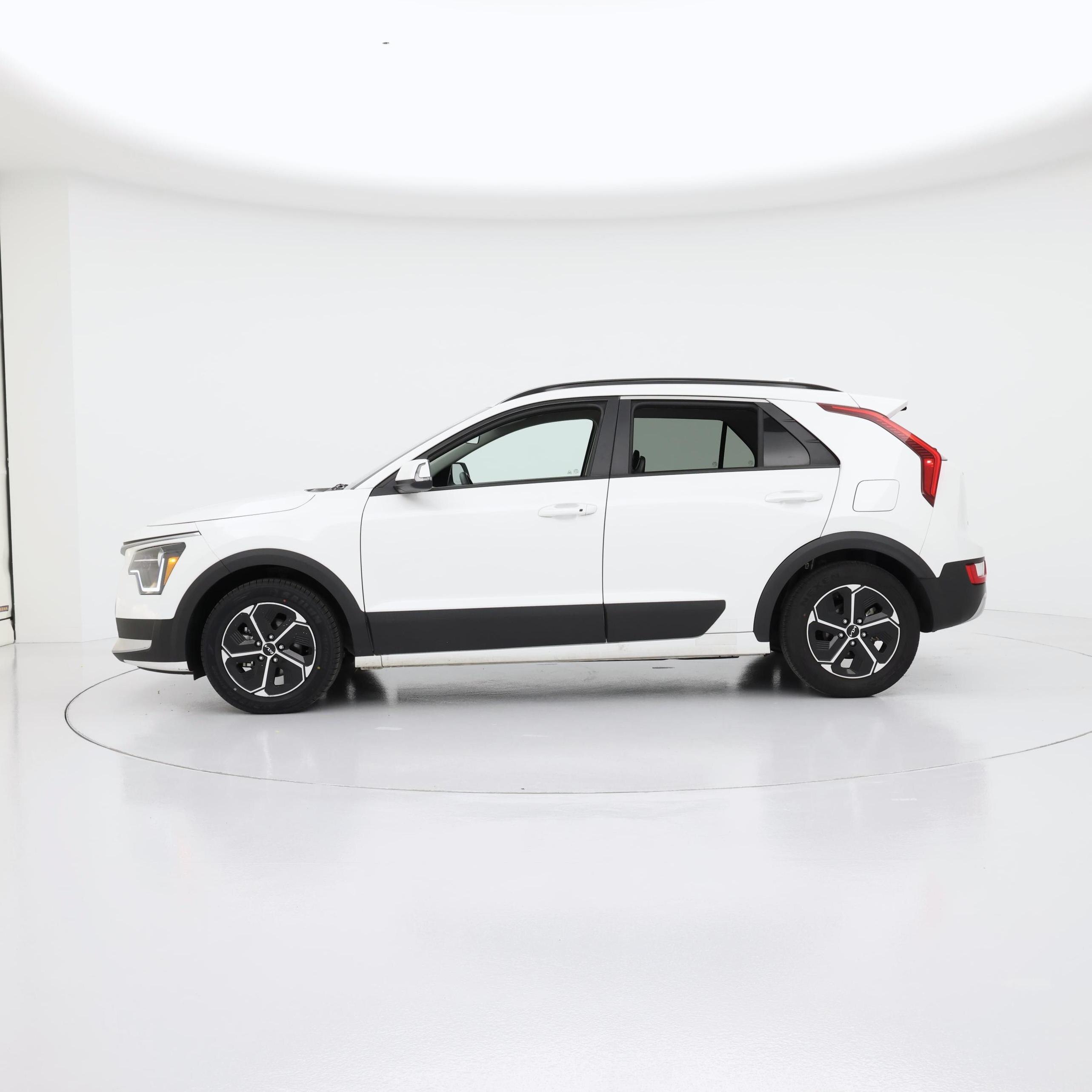 Thumbnail: 2023 Kia Niro - 3