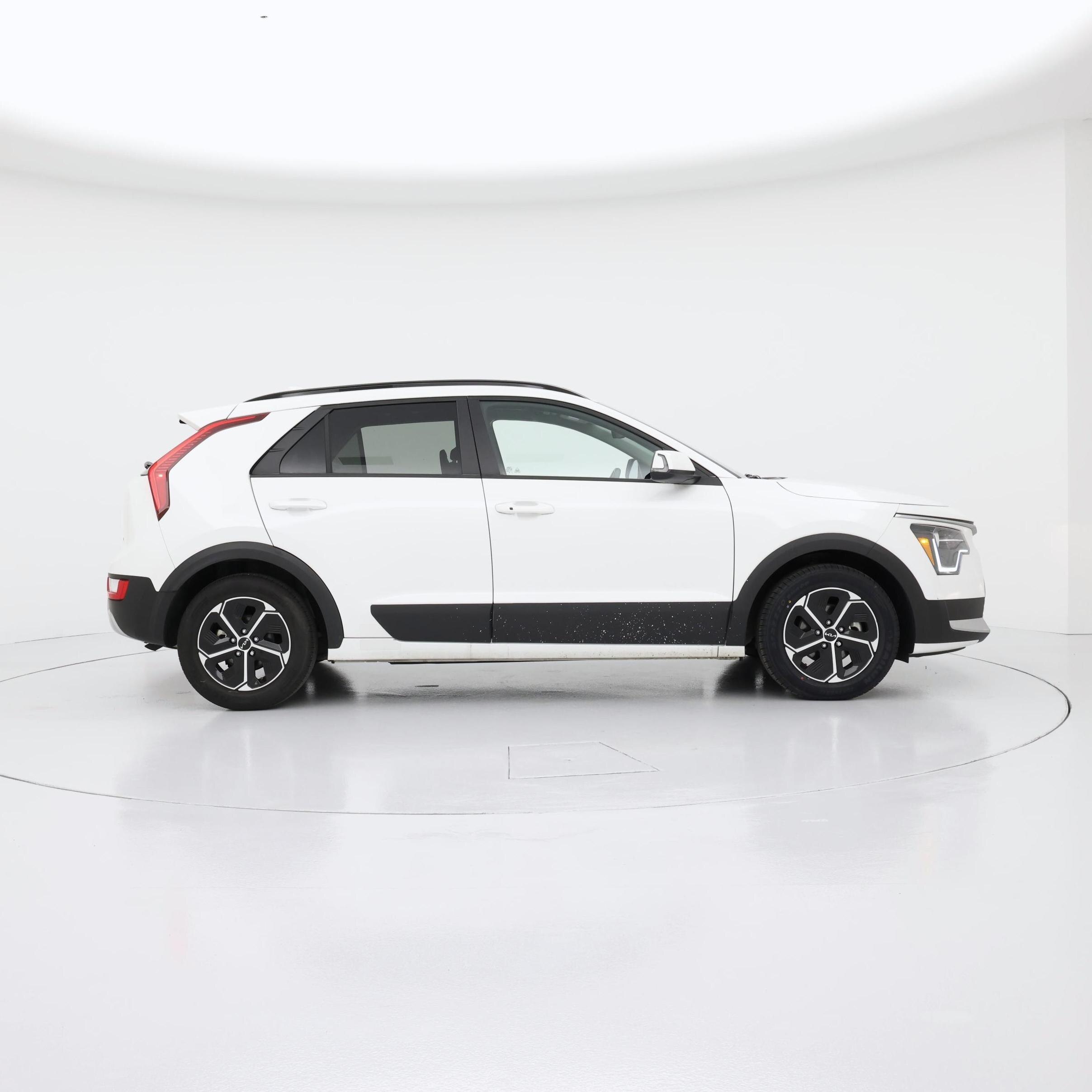 Thumbnail: 2023 Kia Niro - 7