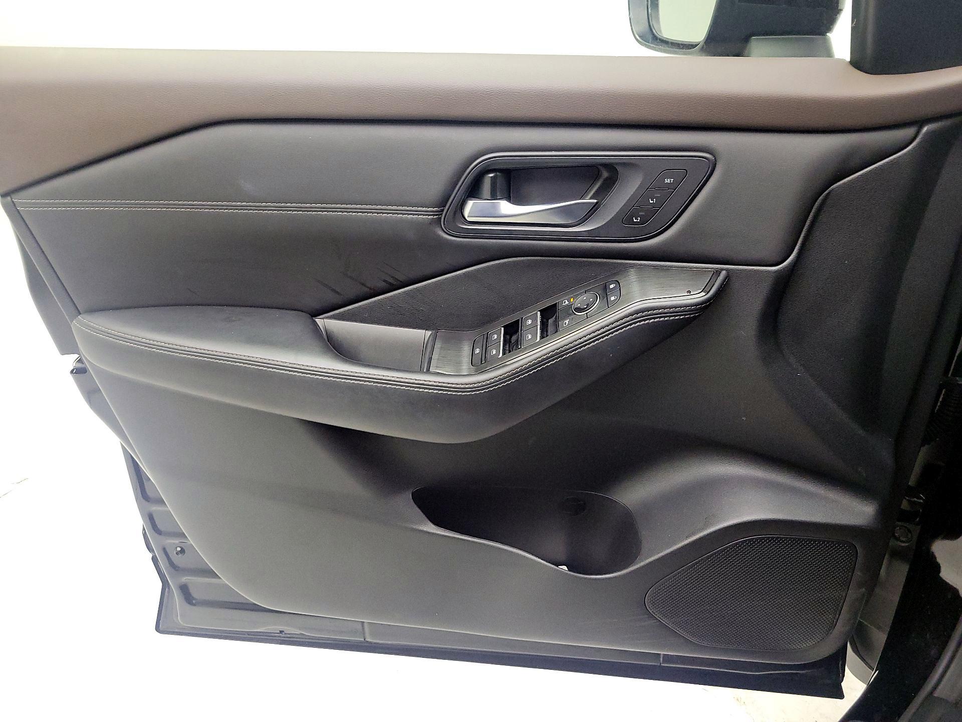 Thumbnail: 2023 Nissan Rogue - 10