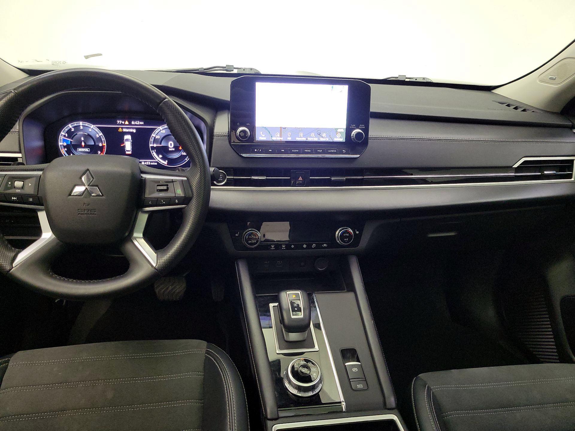 Thumbnail: 2024 Mitsubishi Outlander - 9