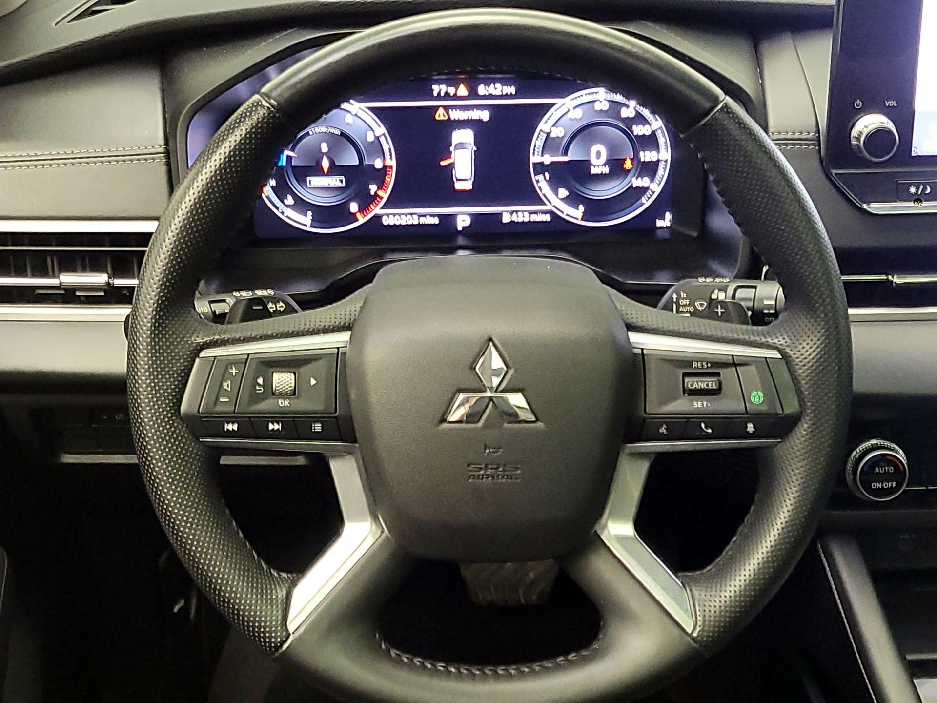 Thumbnail: 2024 Mitsubishi Outlander - 10