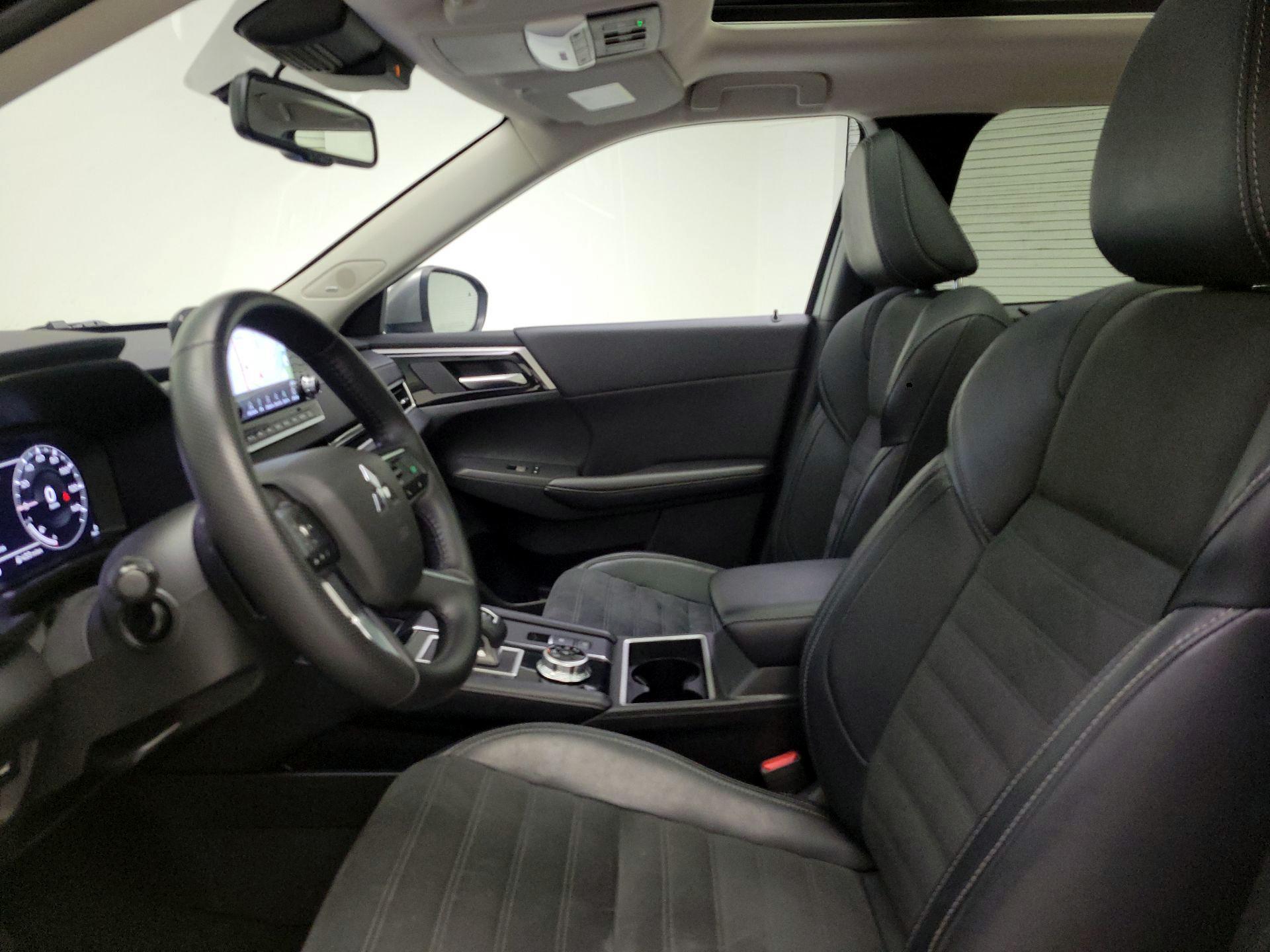 Thumbnail: 2024 Mitsubishi Outlander - 11