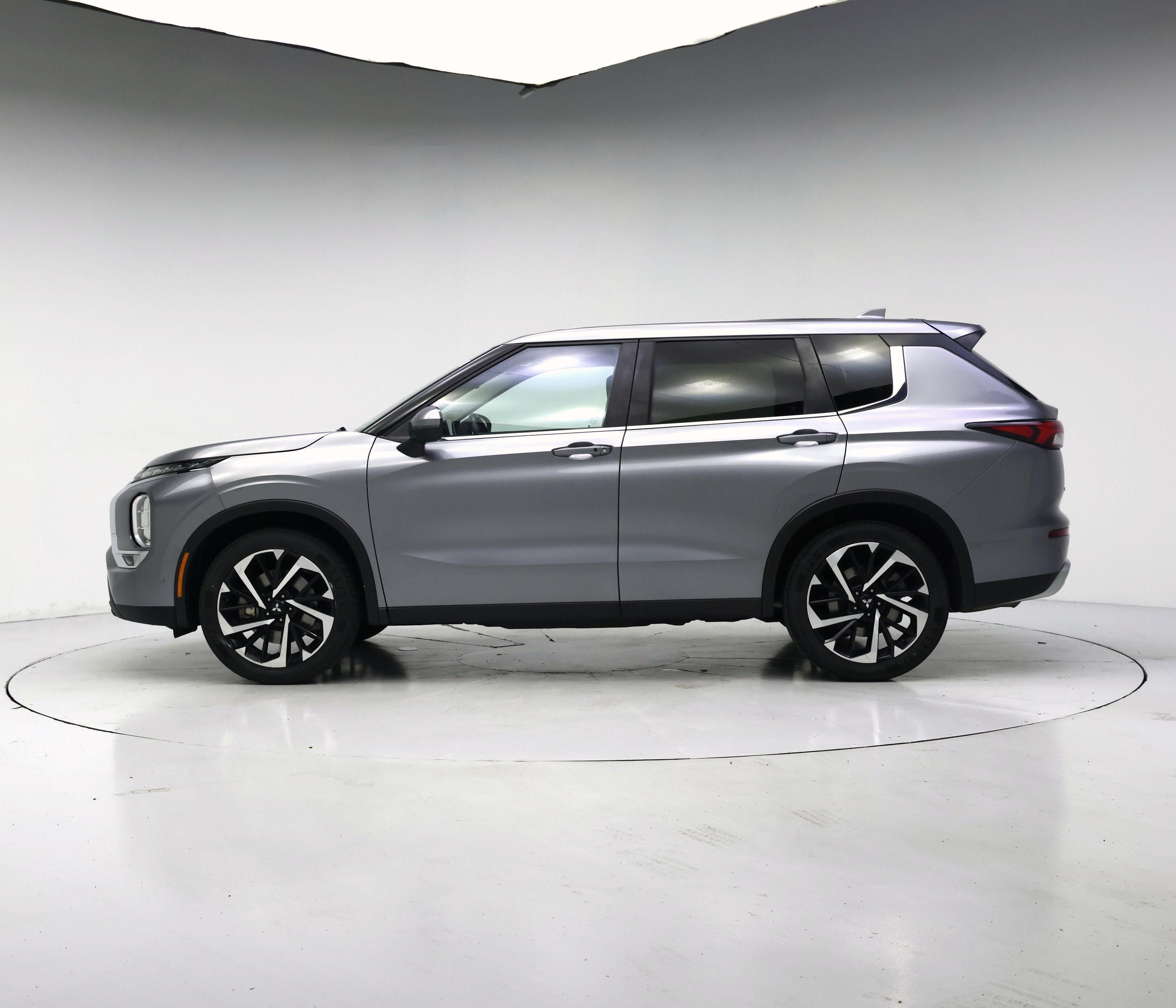 Thumbnail: 2024 Mitsubishi Outlander - 3