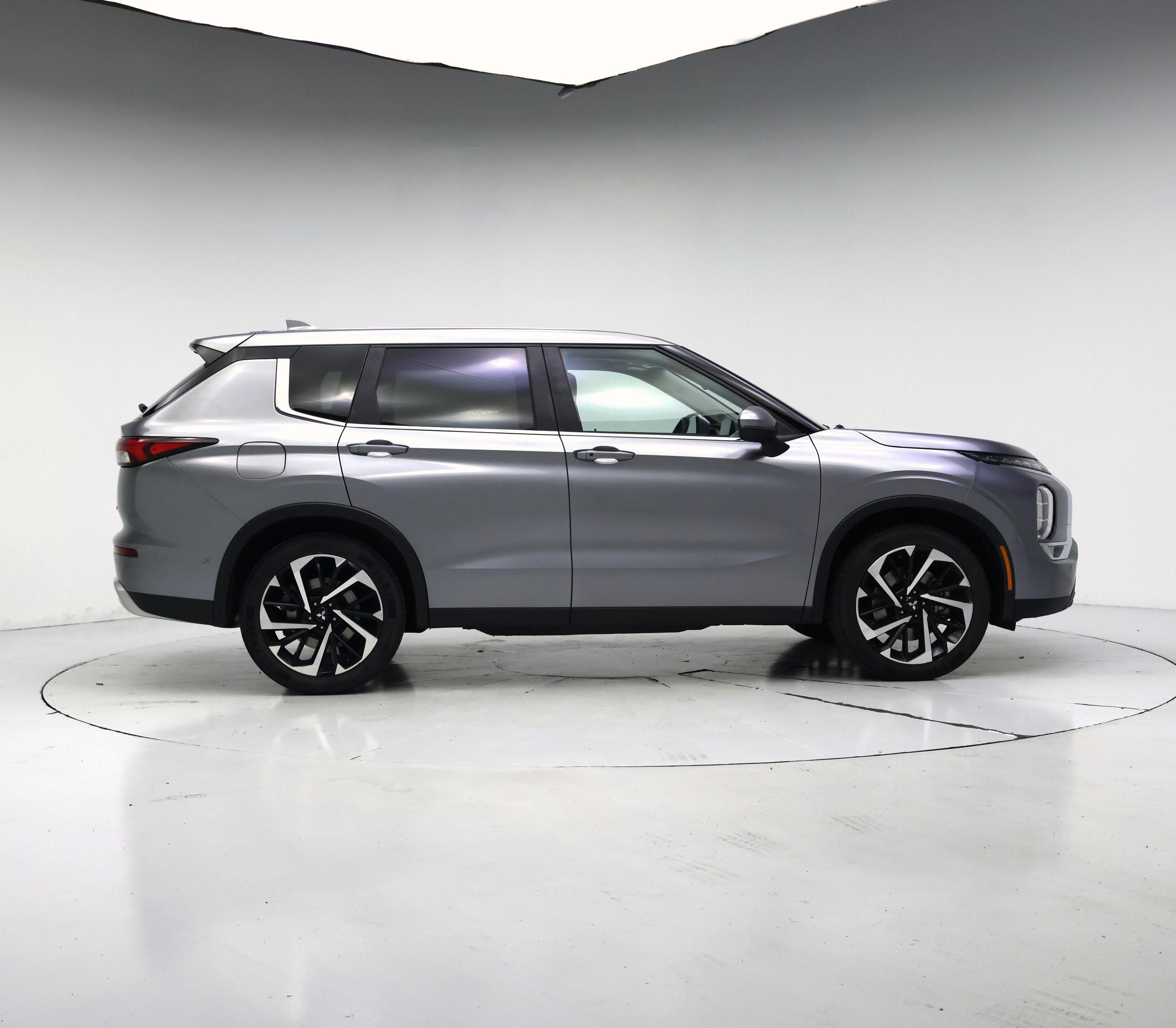 Thumbnail: 2024 Mitsubishi Outlander - 7