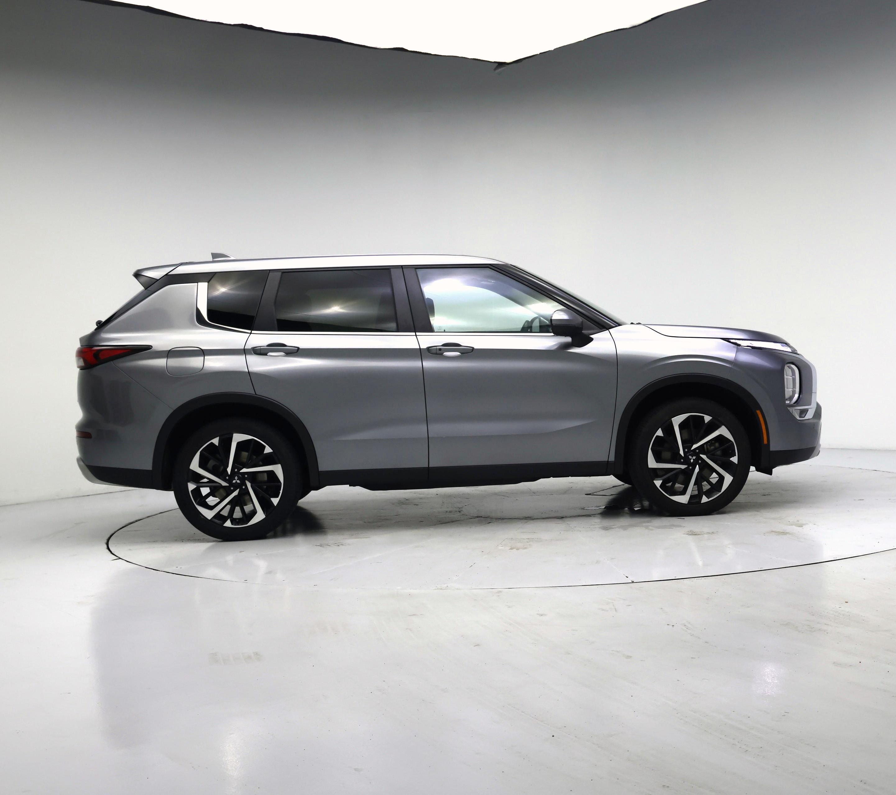 Thumbnail: 2024 Mitsubishi Outlander - 7