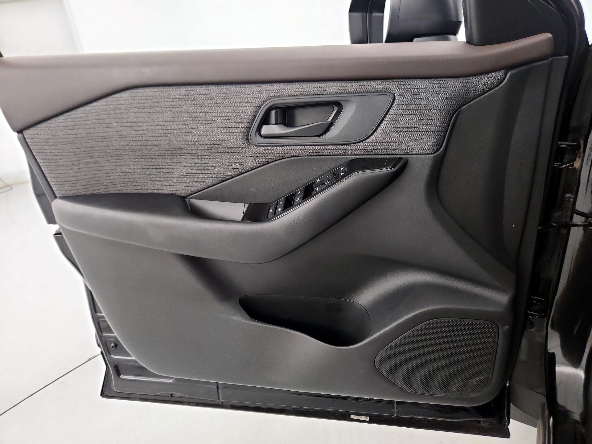 Thumbnail: 2023 Nissan Rogue - 12