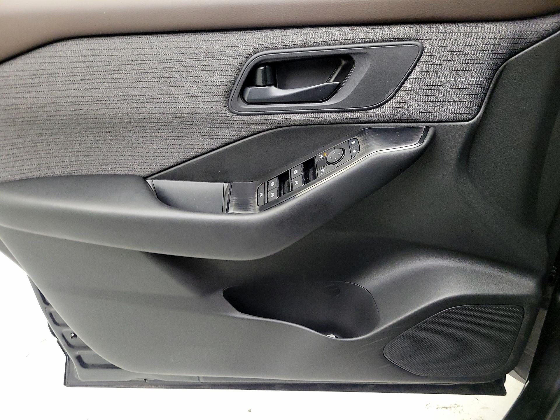 Thumbnail: 2023 Nissan Rogue - 10