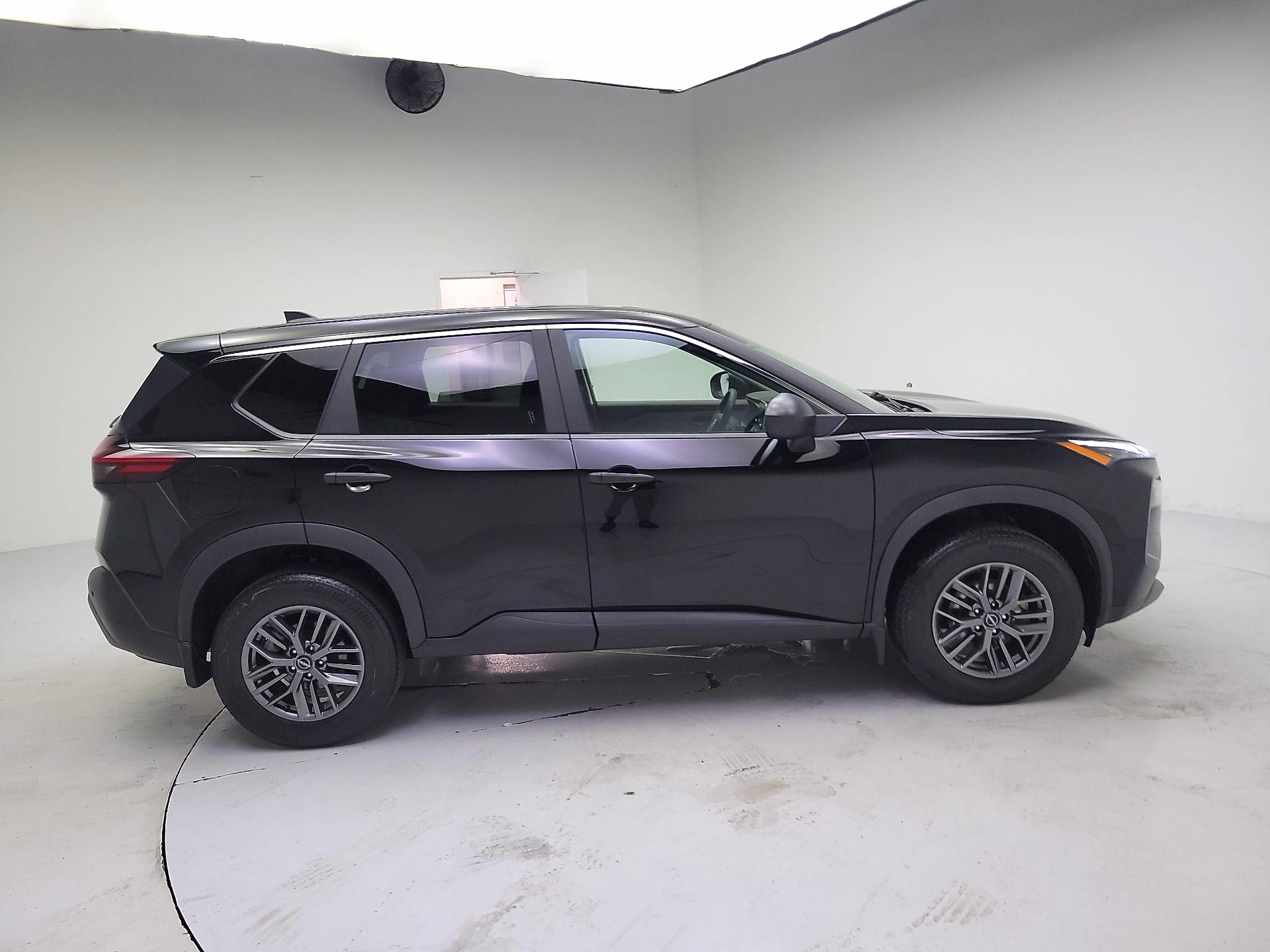 Thumbnail: 2023 Nissan Rogue - 4