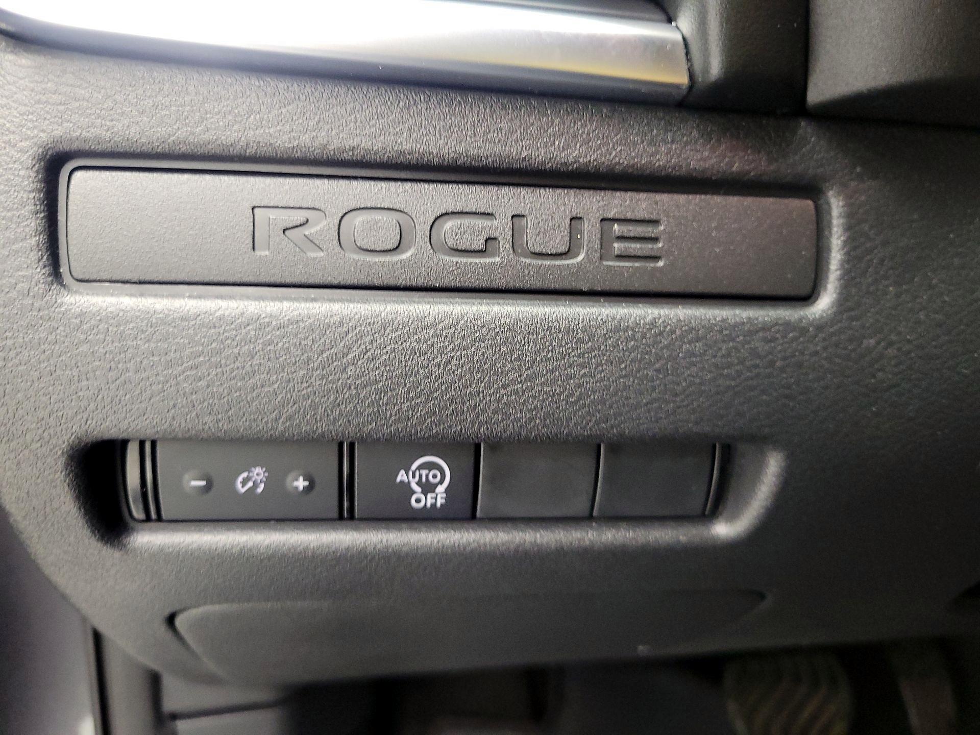 Thumbnail: 2023 Nissan Rogue - 11