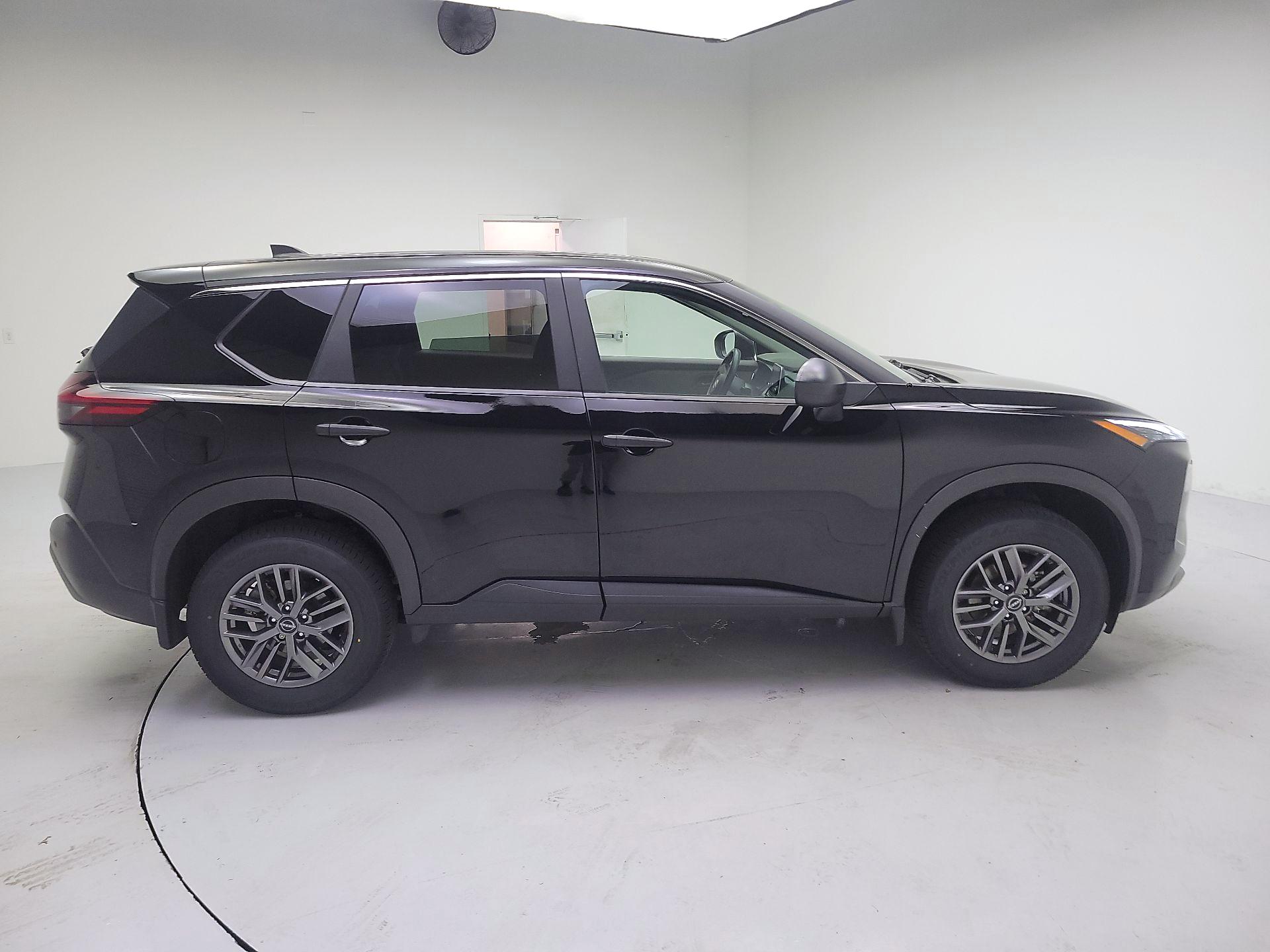 Thumbnail: 2023 Nissan Rogue - 4