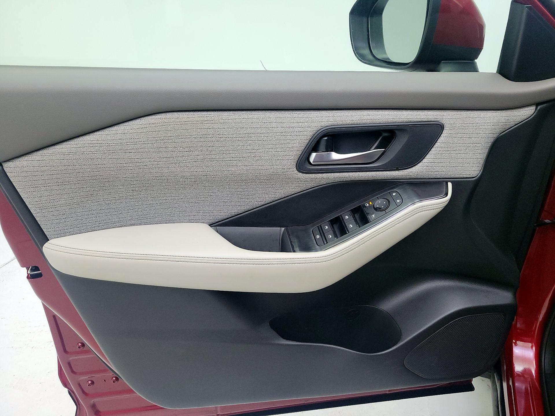 Thumbnail: 2023 Nissan Rogue - 10