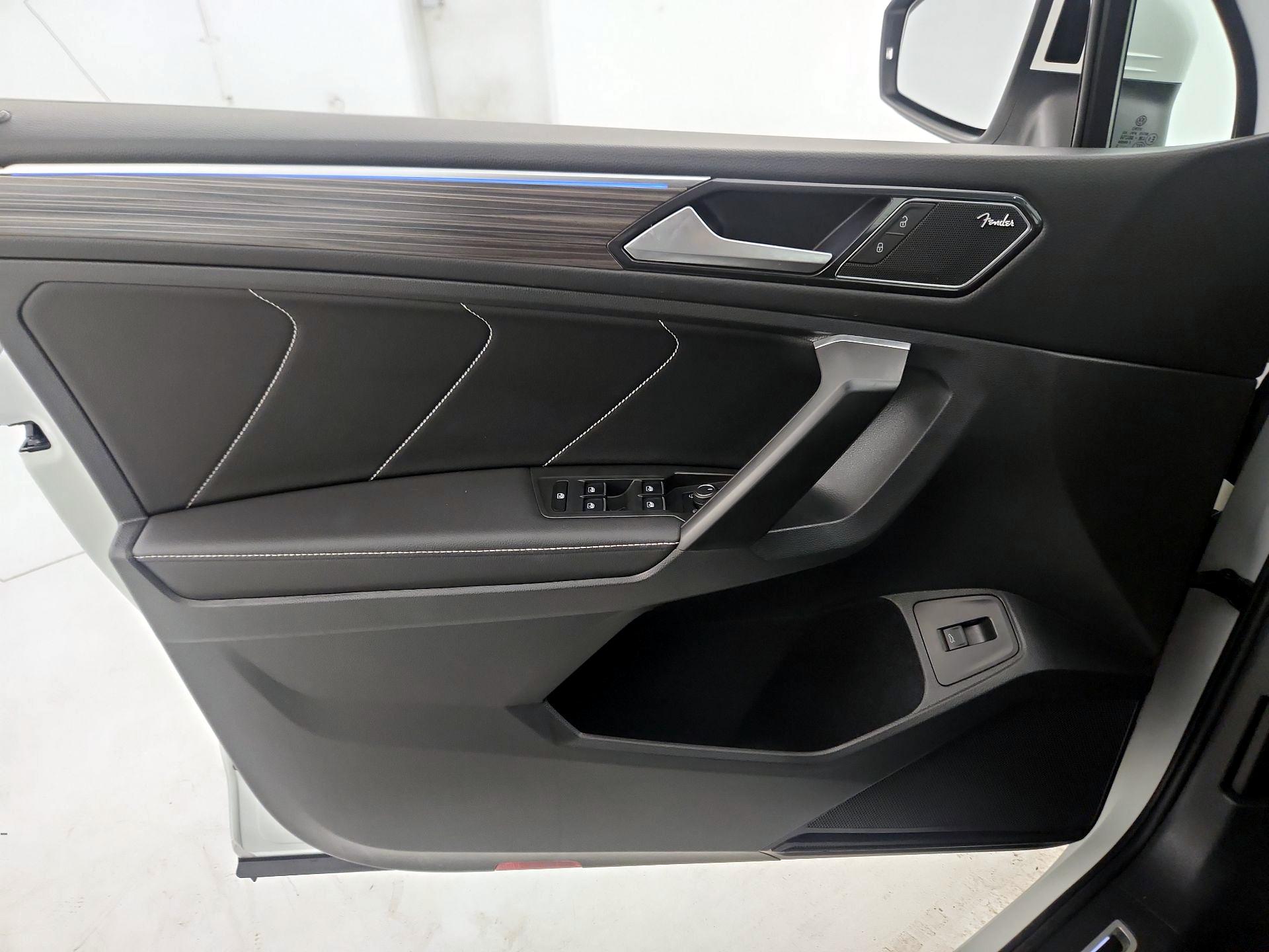 Thumbnail: 2022 Volkswagen Tiguan - 12