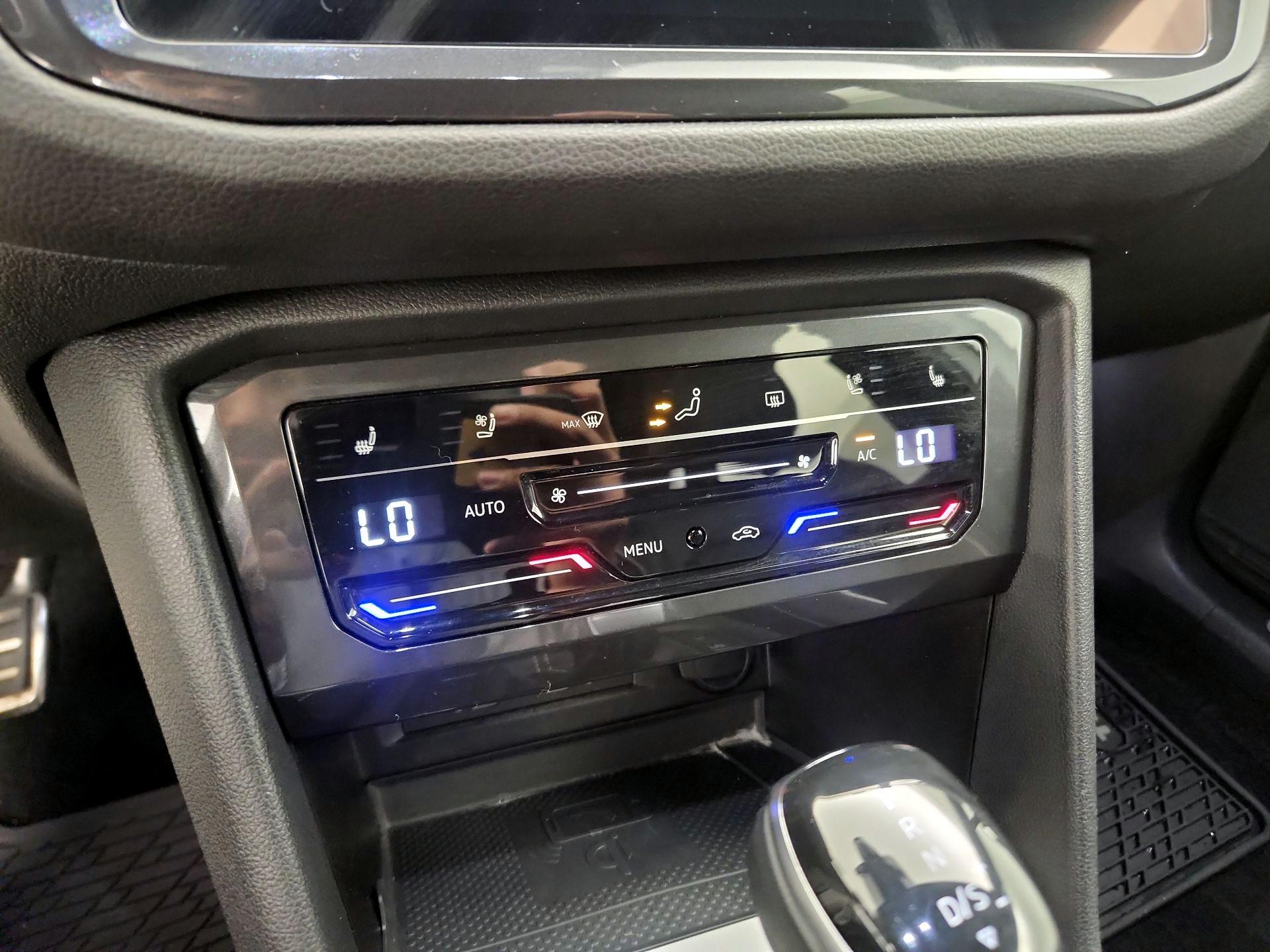 Thumbnail: 2022 Volkswagen Tiguan - 17