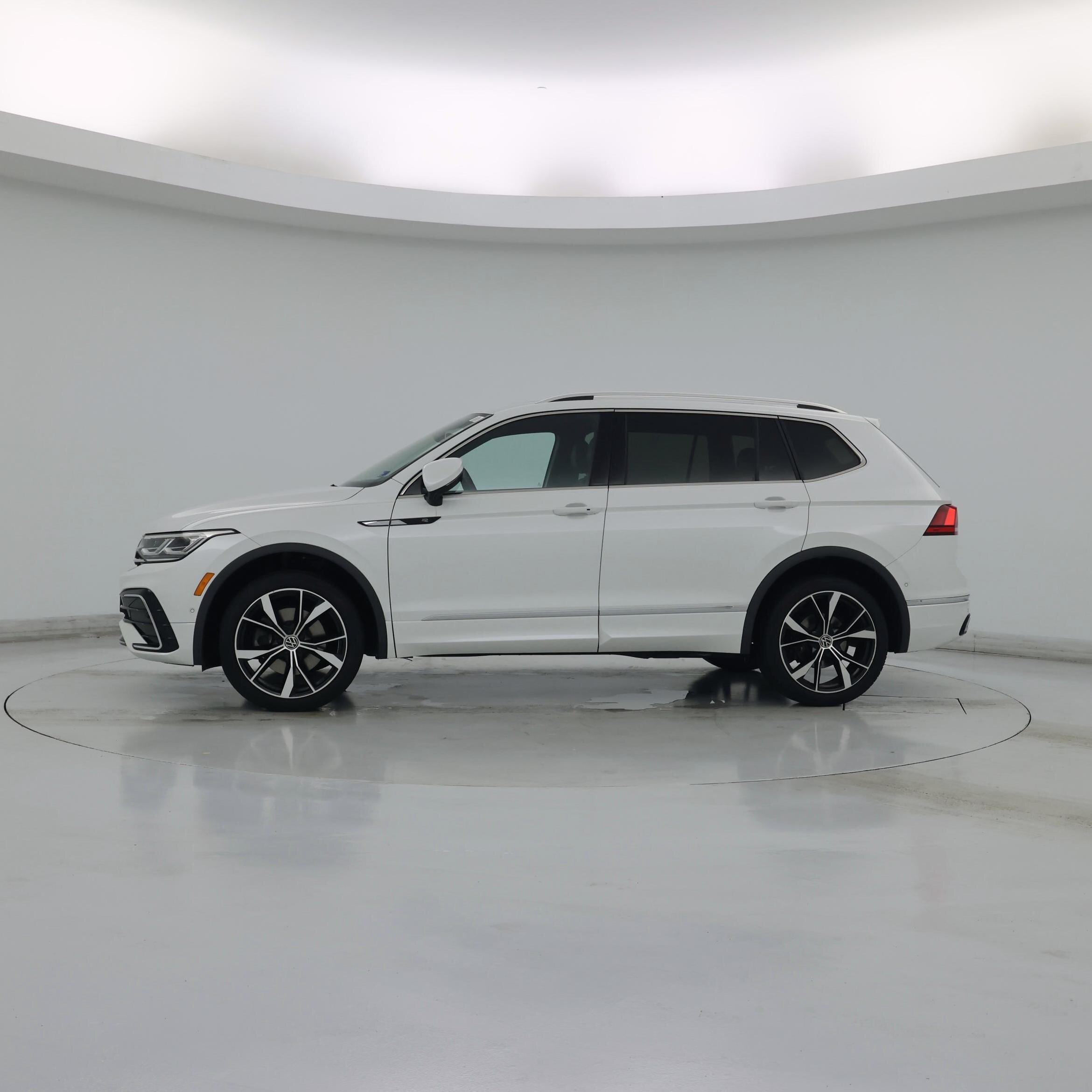 Thumbnail: 2022 Volkswagen Tiguan - 3