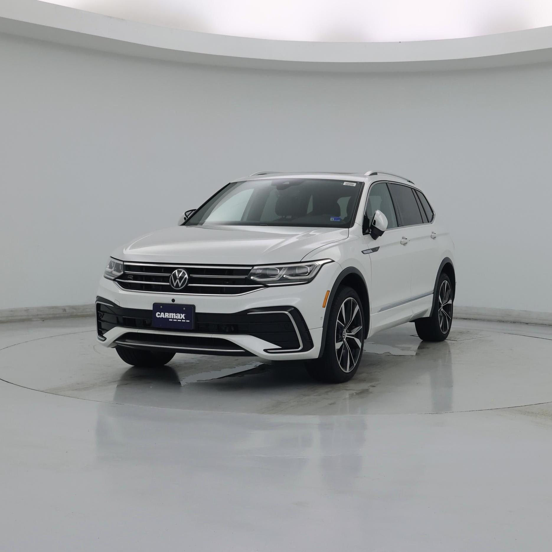 Thumbnail: 2022 Volkswagen Tiguan - 4