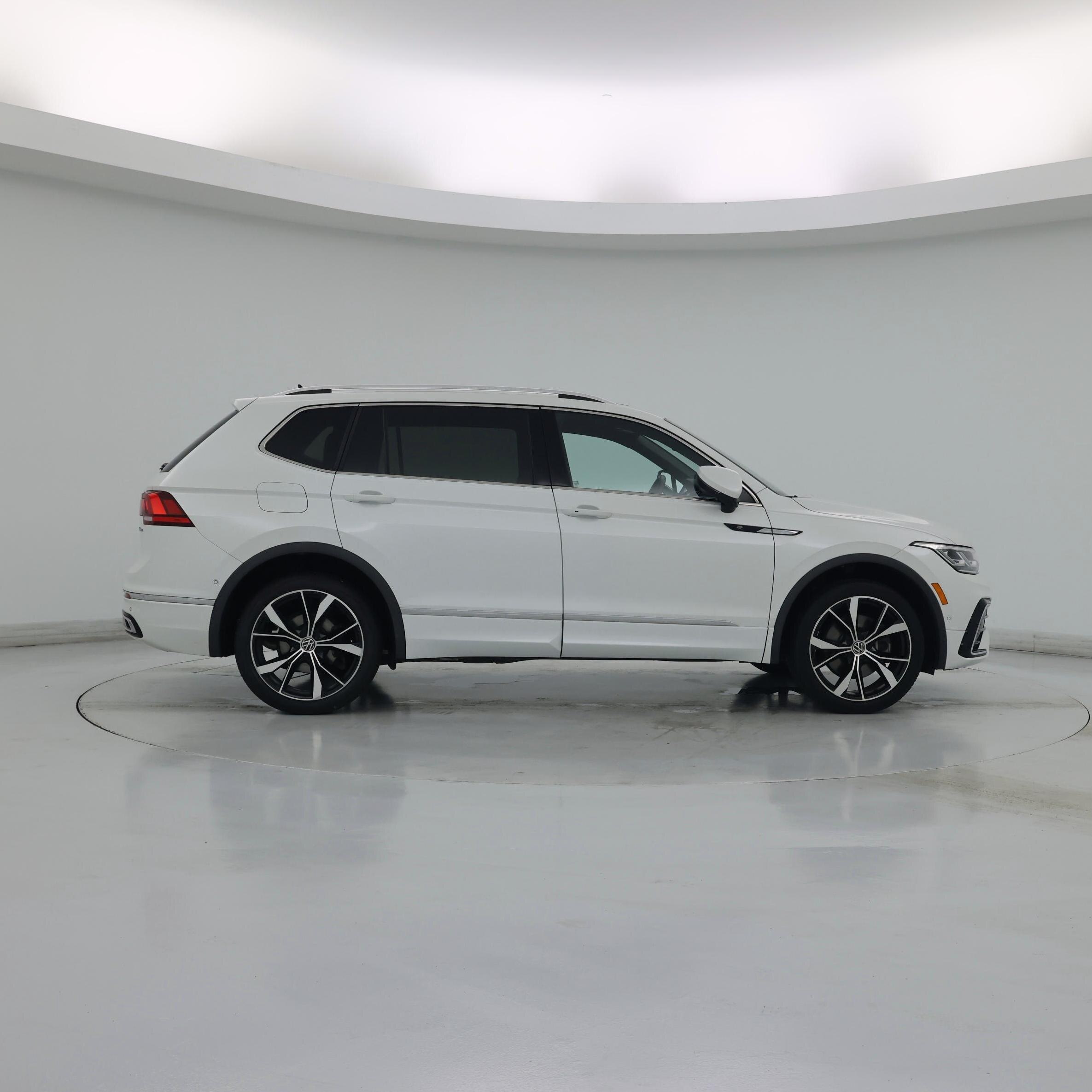 Thumbnail: 2022 Volkswagen Tiguan - 7