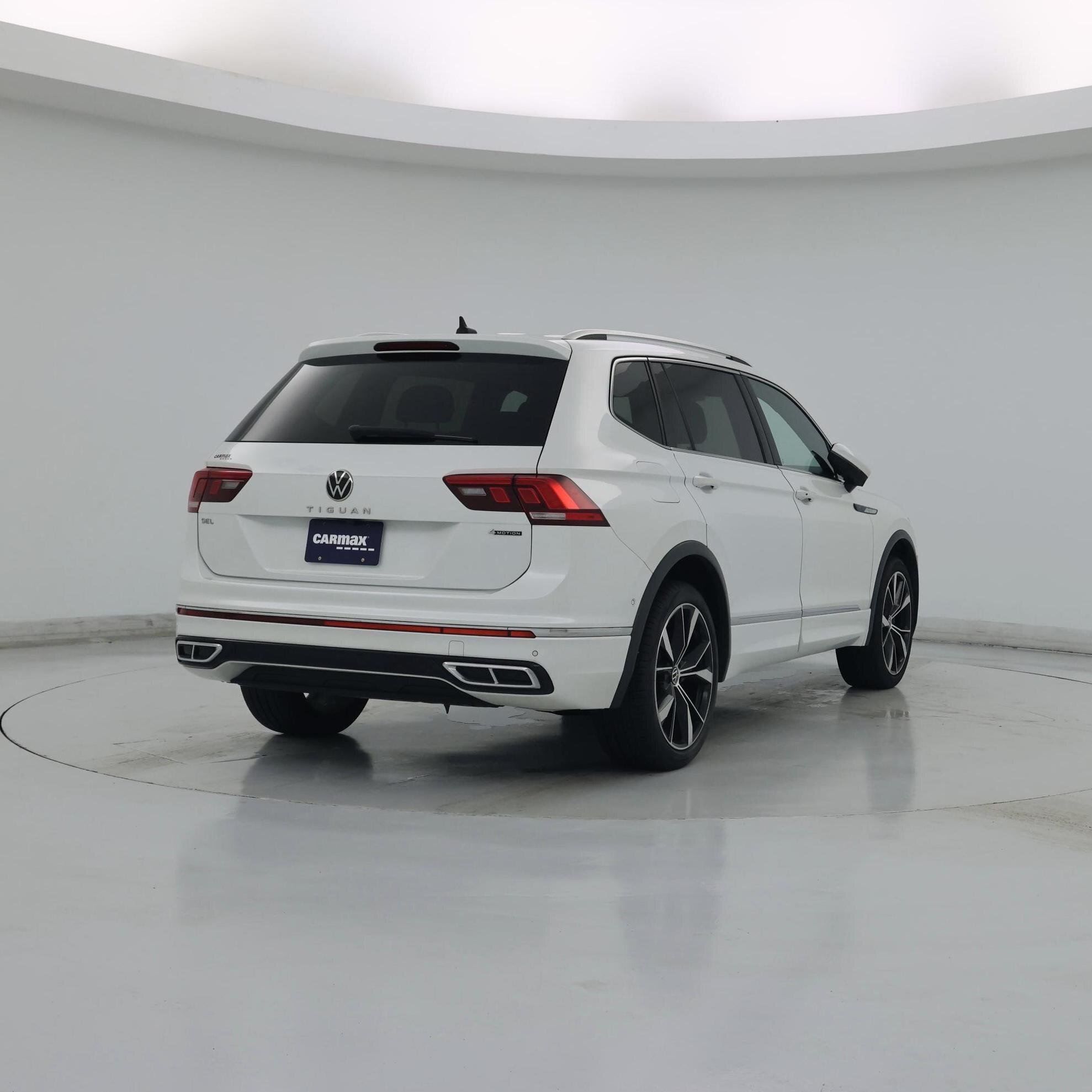 Thumbnail: 2022 Volkswagen Tiguan - 8