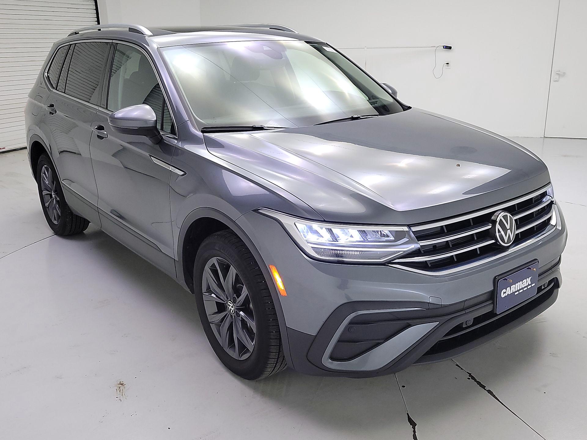 Thumbnail: 2023 Volkswagen Tiguan - 1