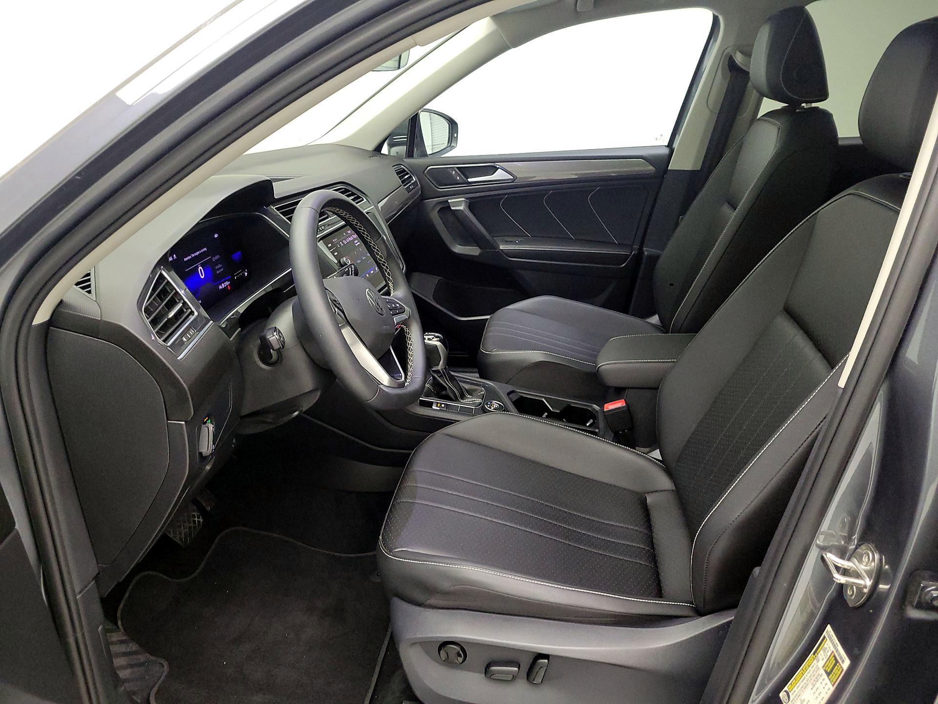 Thumbnail: 2023 Volkswagen Tiguan - 9