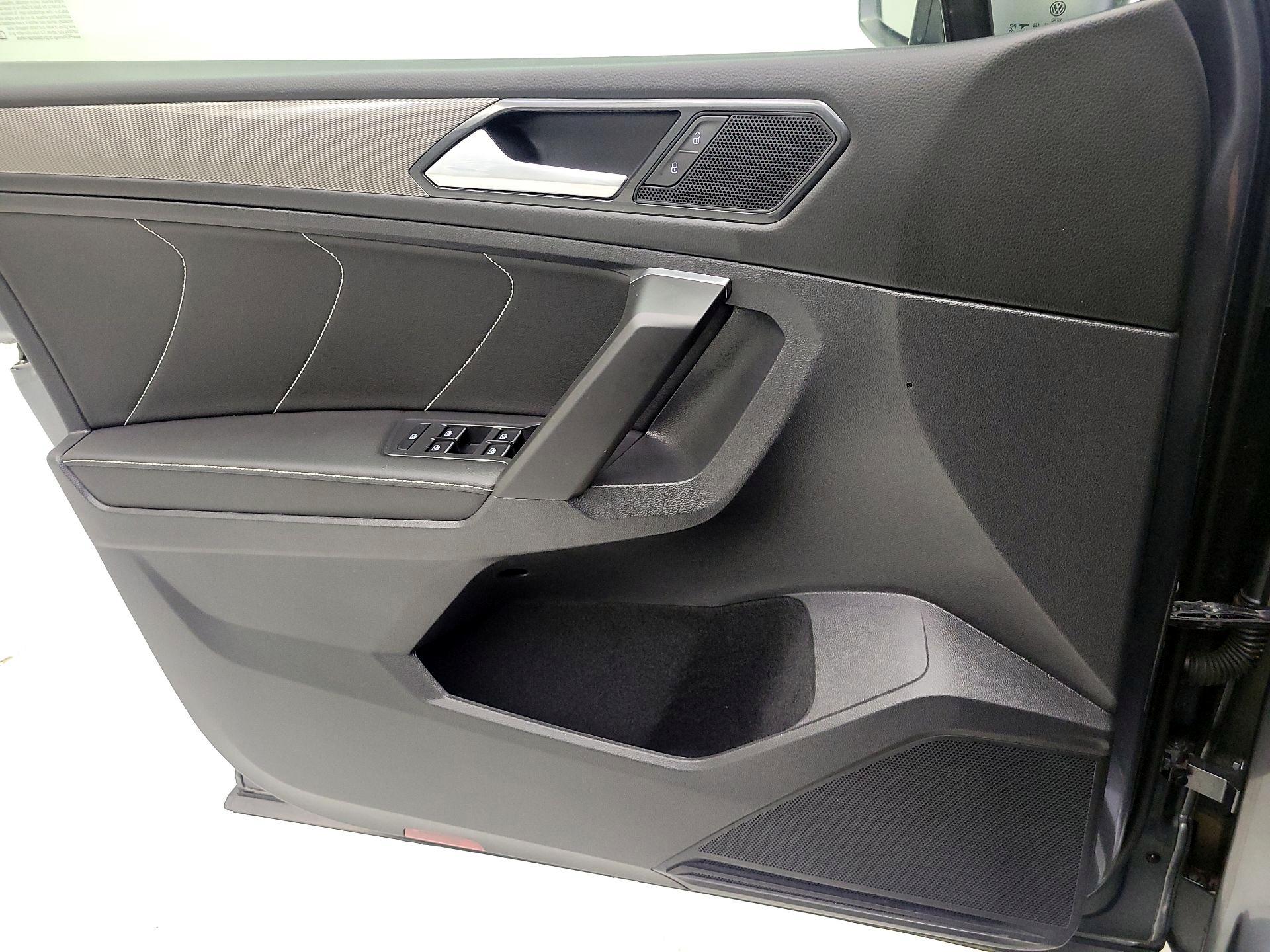 Thumbnail: 2023 Volkswagen Tiguan - 10