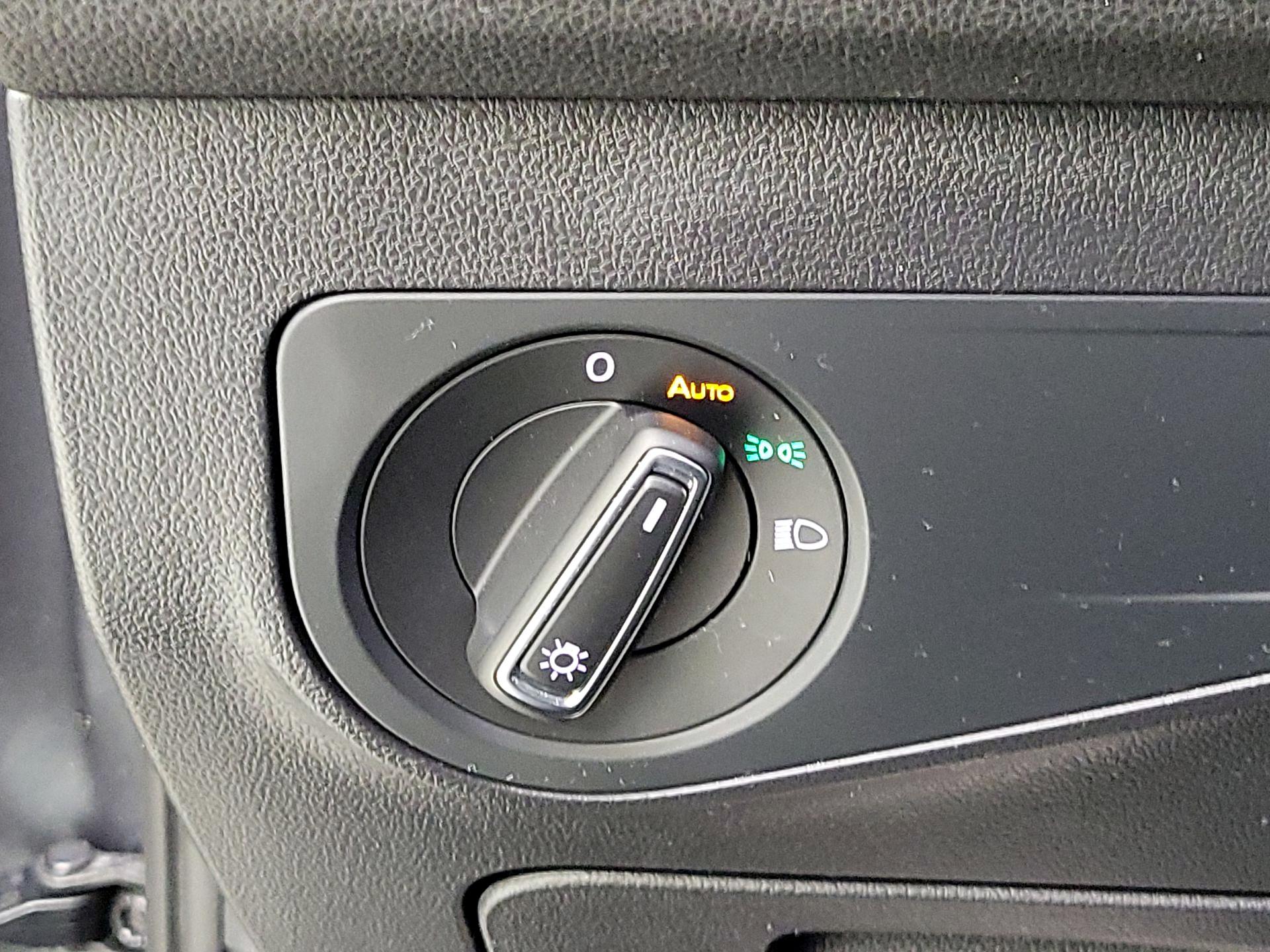 Thumbnail: 2023 Volkswagen Tiguan - 11