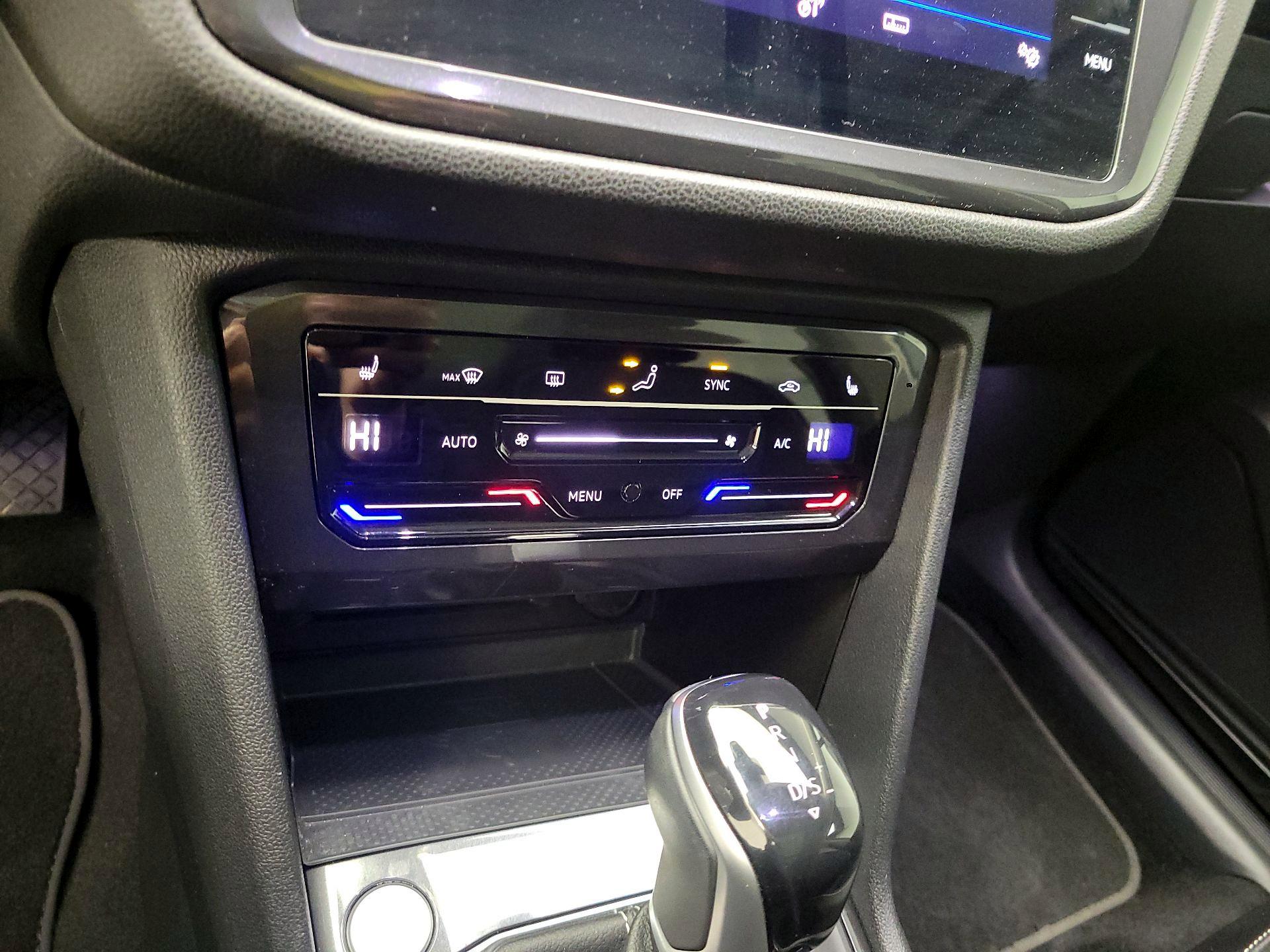 Thumbnail: 2023 Volkswagen Tiguan - 14