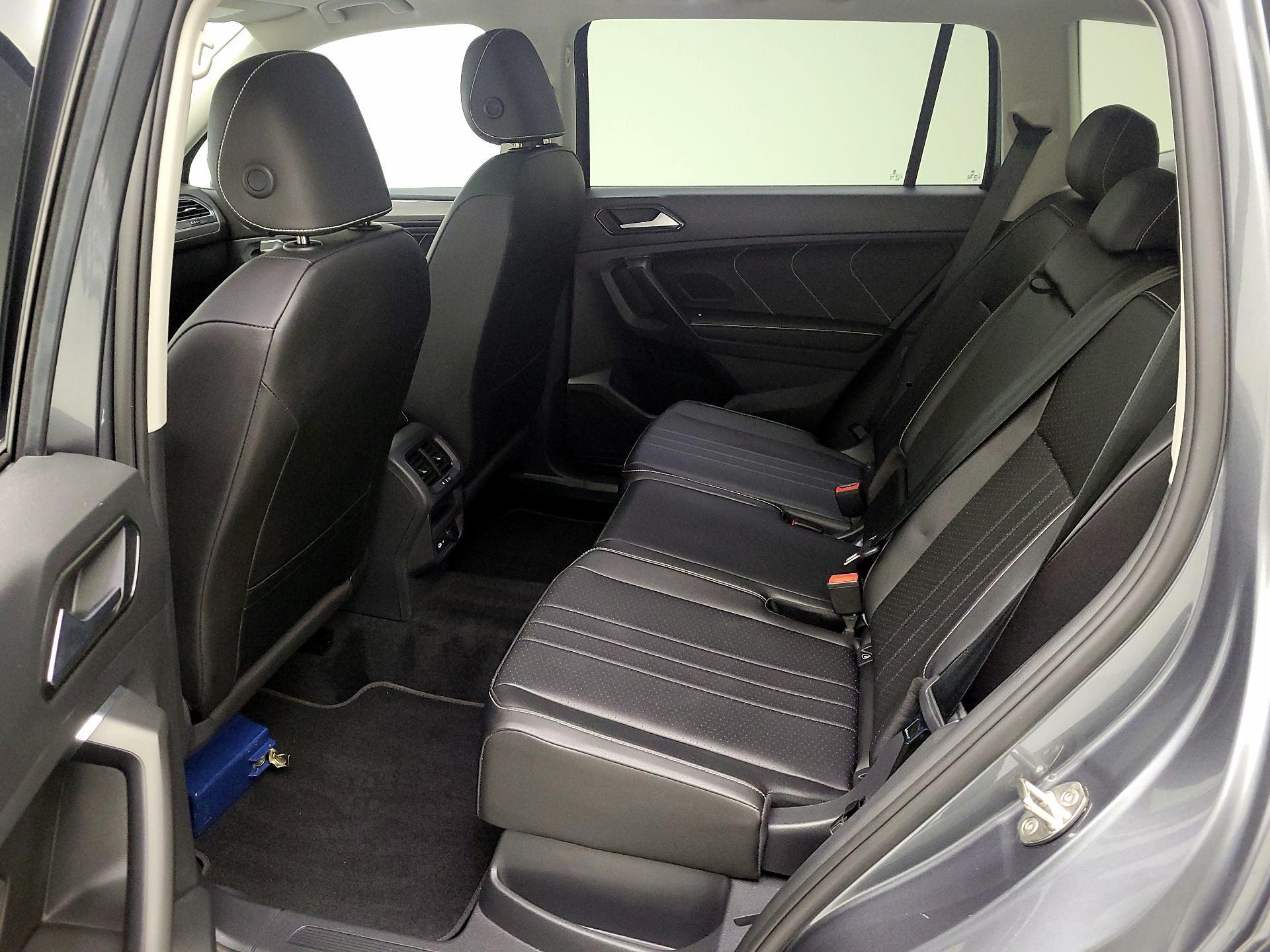 Thumbnail: 2023 Volkswagen Tiguan - 18