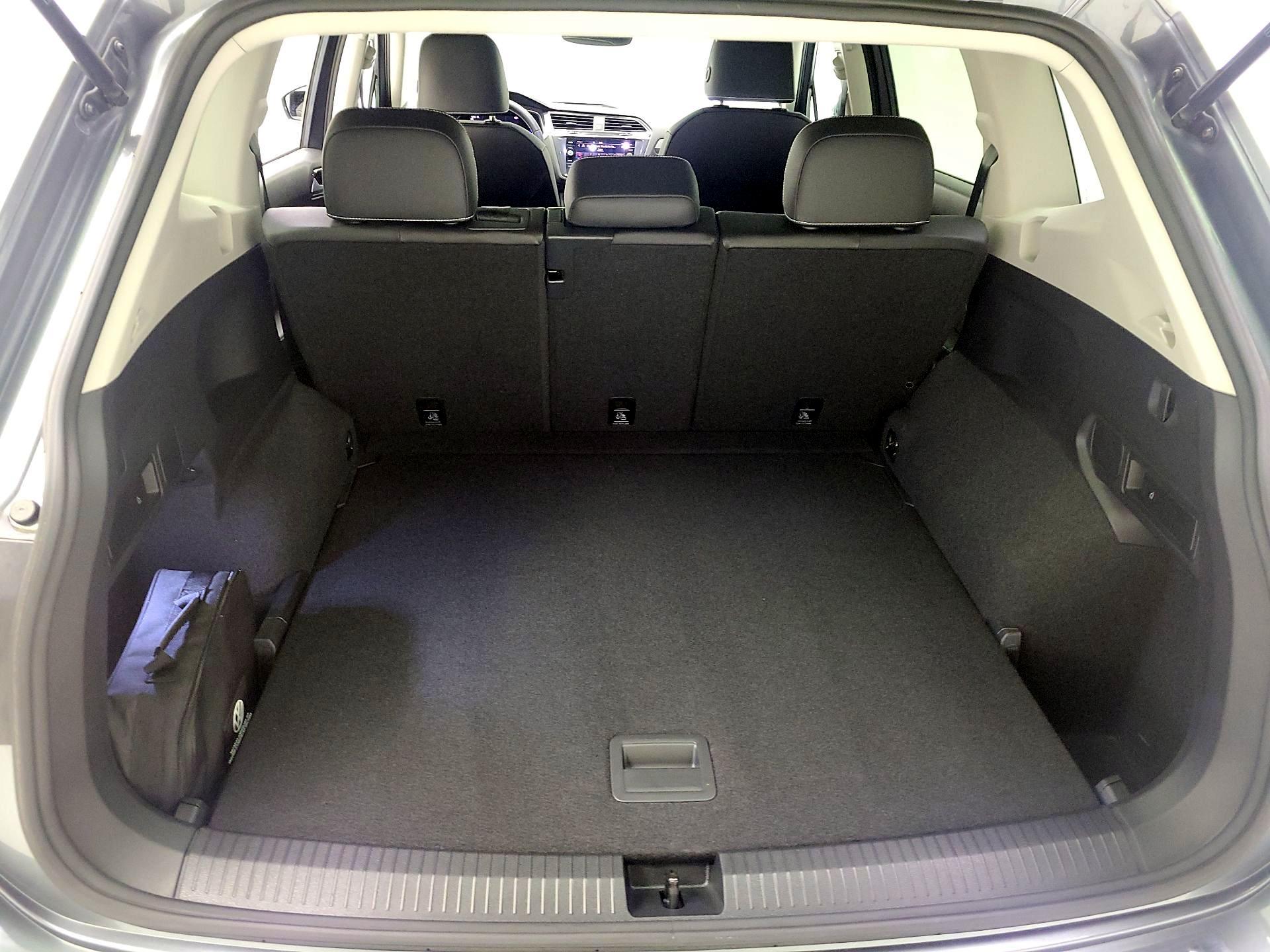 Thumbnail: 2023 Volkswagen Tiguan - 19