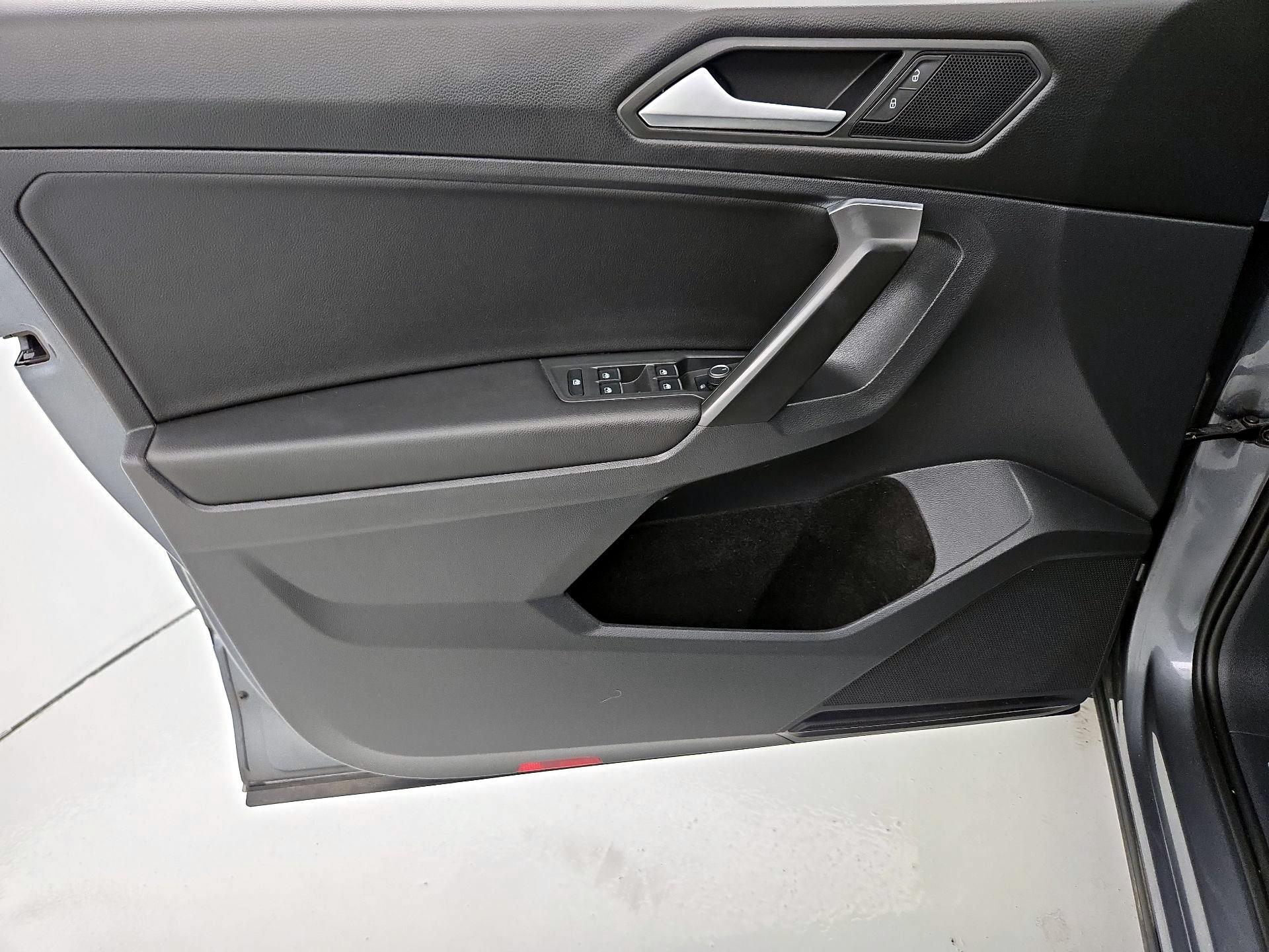 Thumbnail: 2021 Volkswagen Tiguan - 12