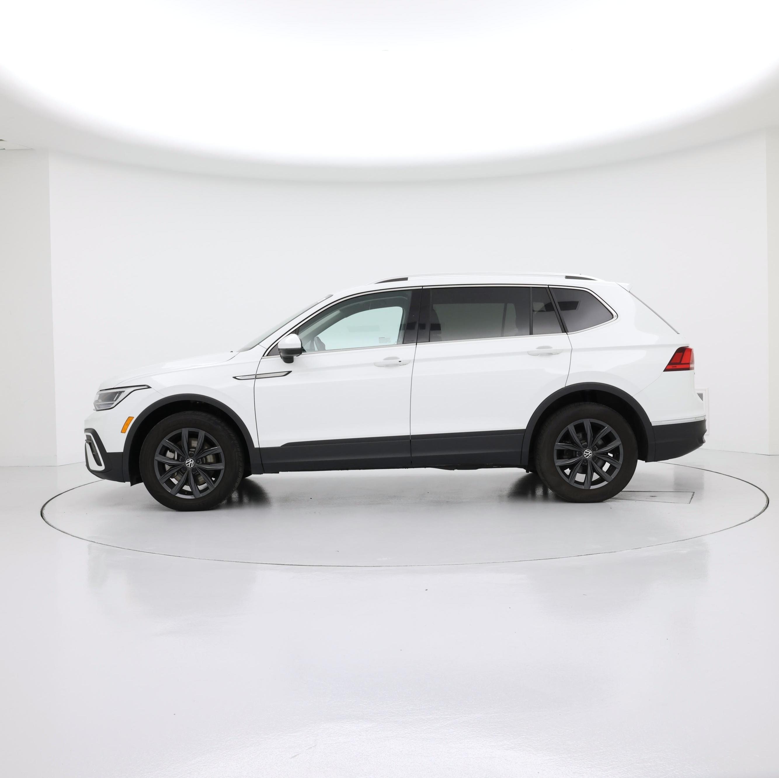 Thumbnail: 2024 Volkswagen Tiguan - 3
