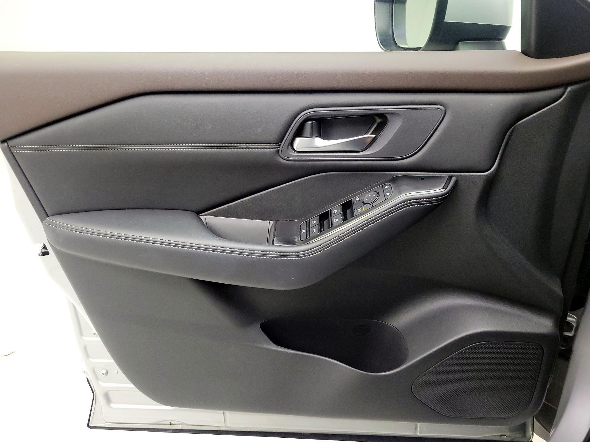 Thumbnail: 2023 Nissan Rogue - 10