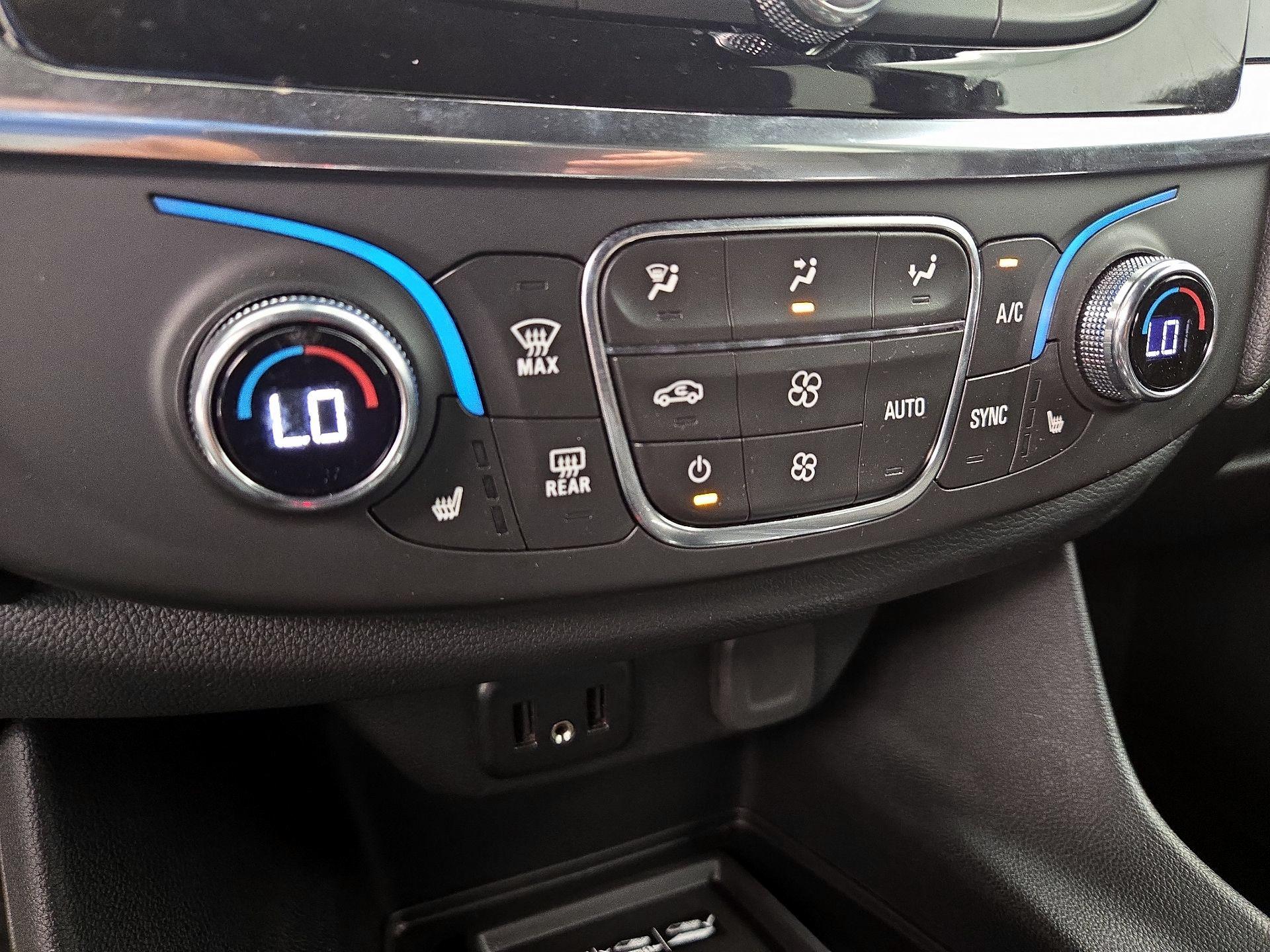 Thumbnail: 2023 Chevrolet Traverse - 16