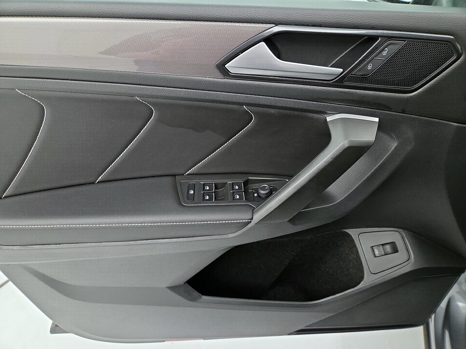Thumbnail: 2024 Volkswagen Tiguan - 12