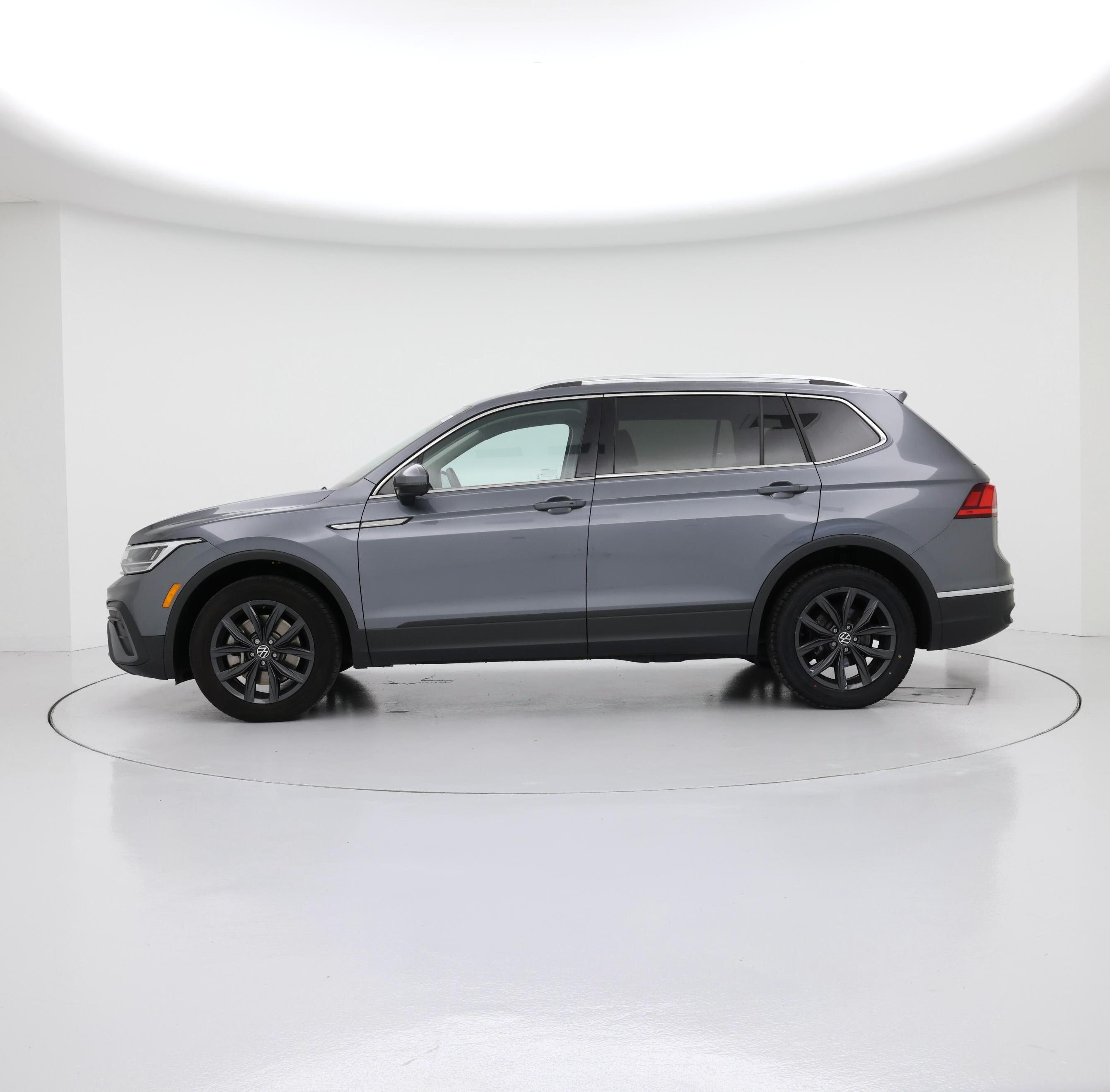 Thumbnail: 2024 Volkswagen Tiguan - 3
