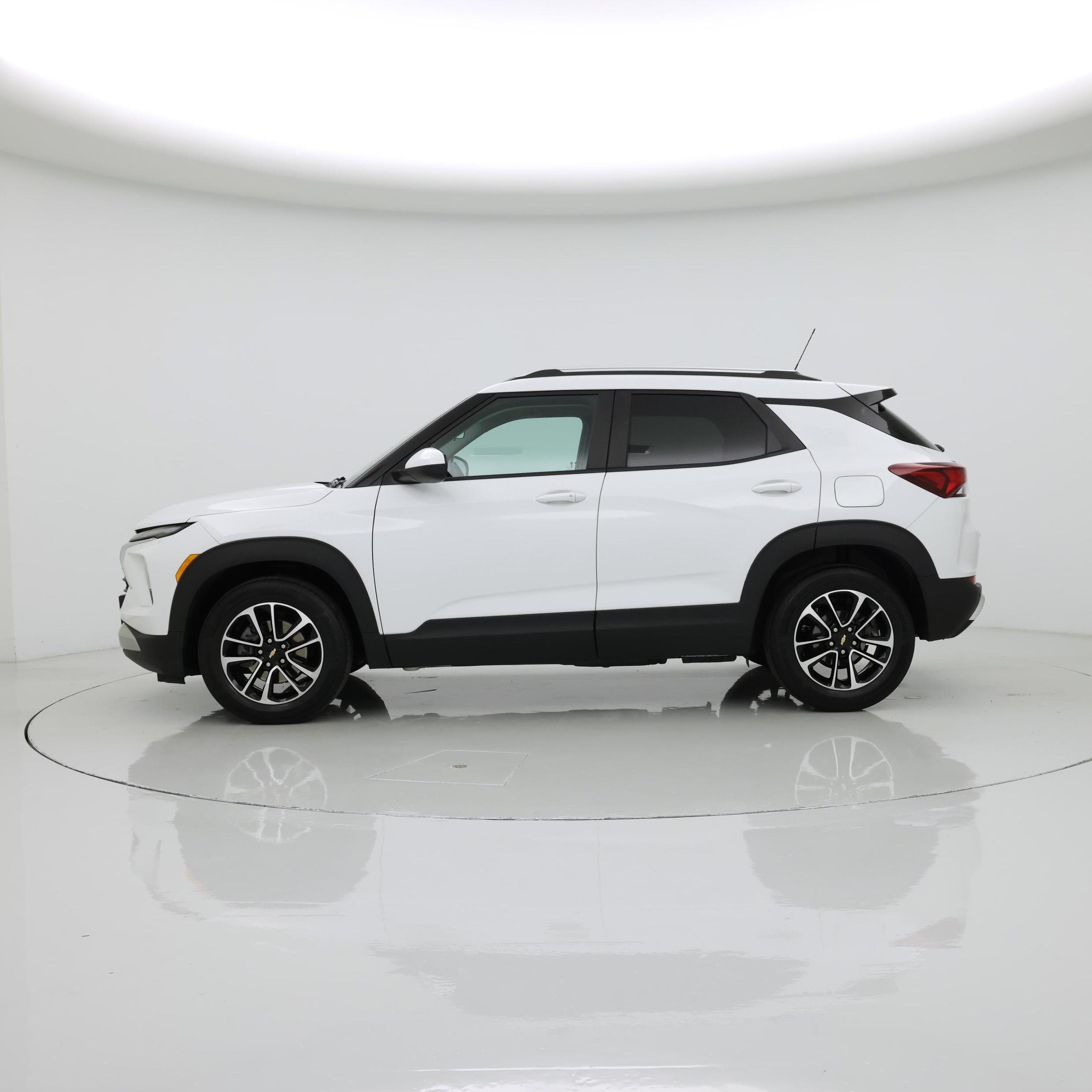 Thumbnail: 2024 Chevrolet TrailBlazer - 3