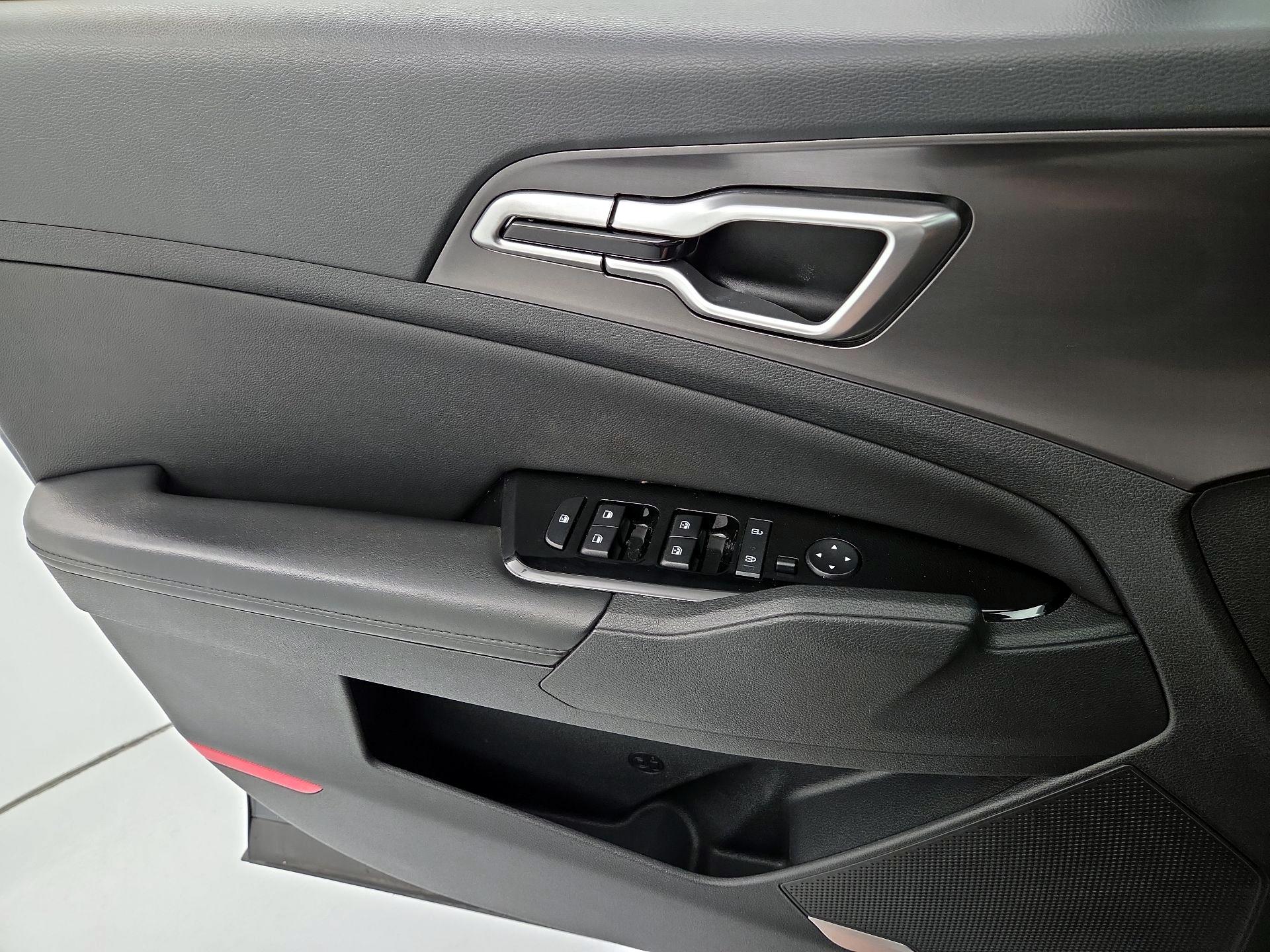 Thumbnail: 2023 Kia Sportage - 12