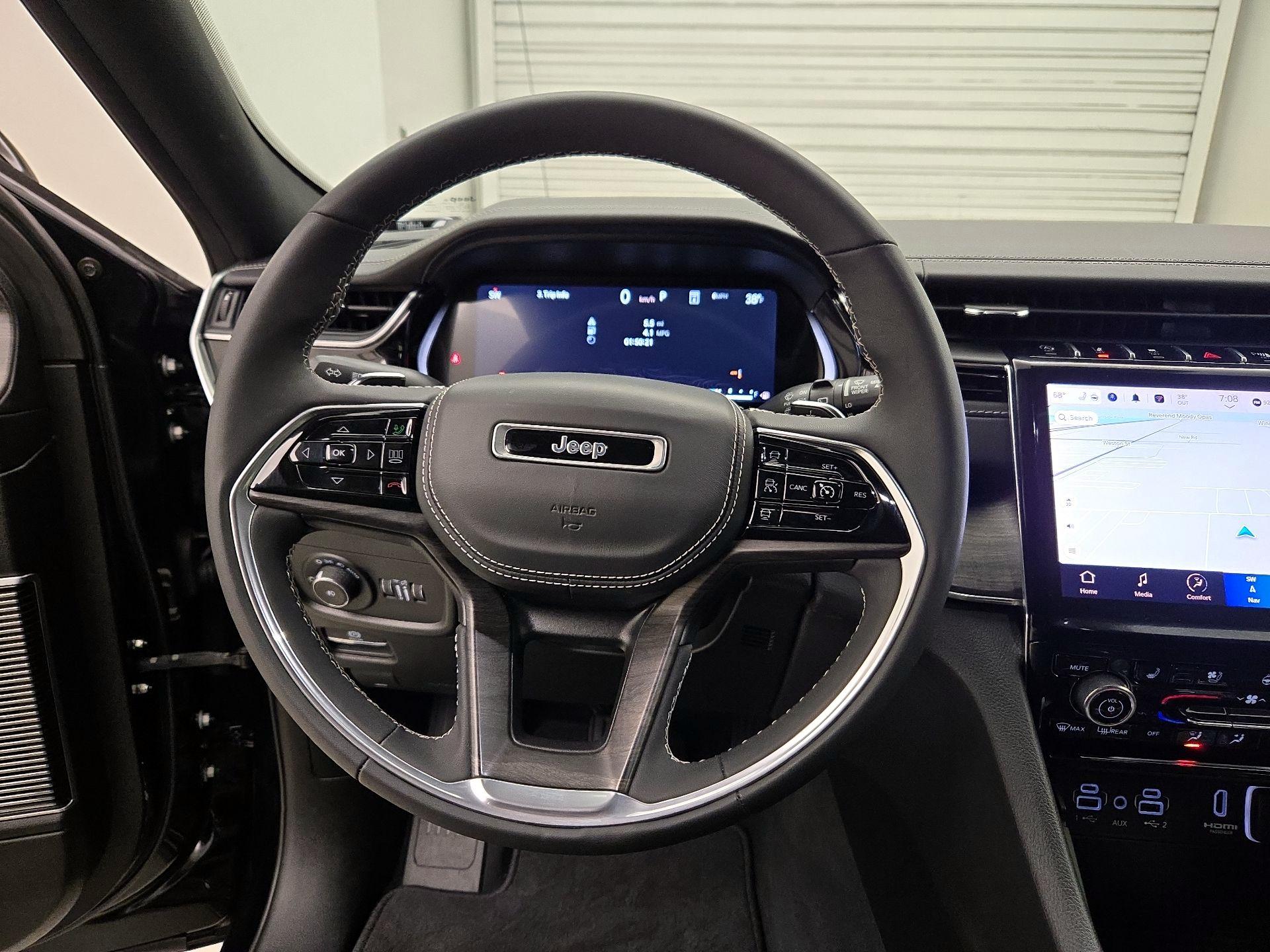 Thumbnail: 2023 Jeep Grand Cherokee - 10