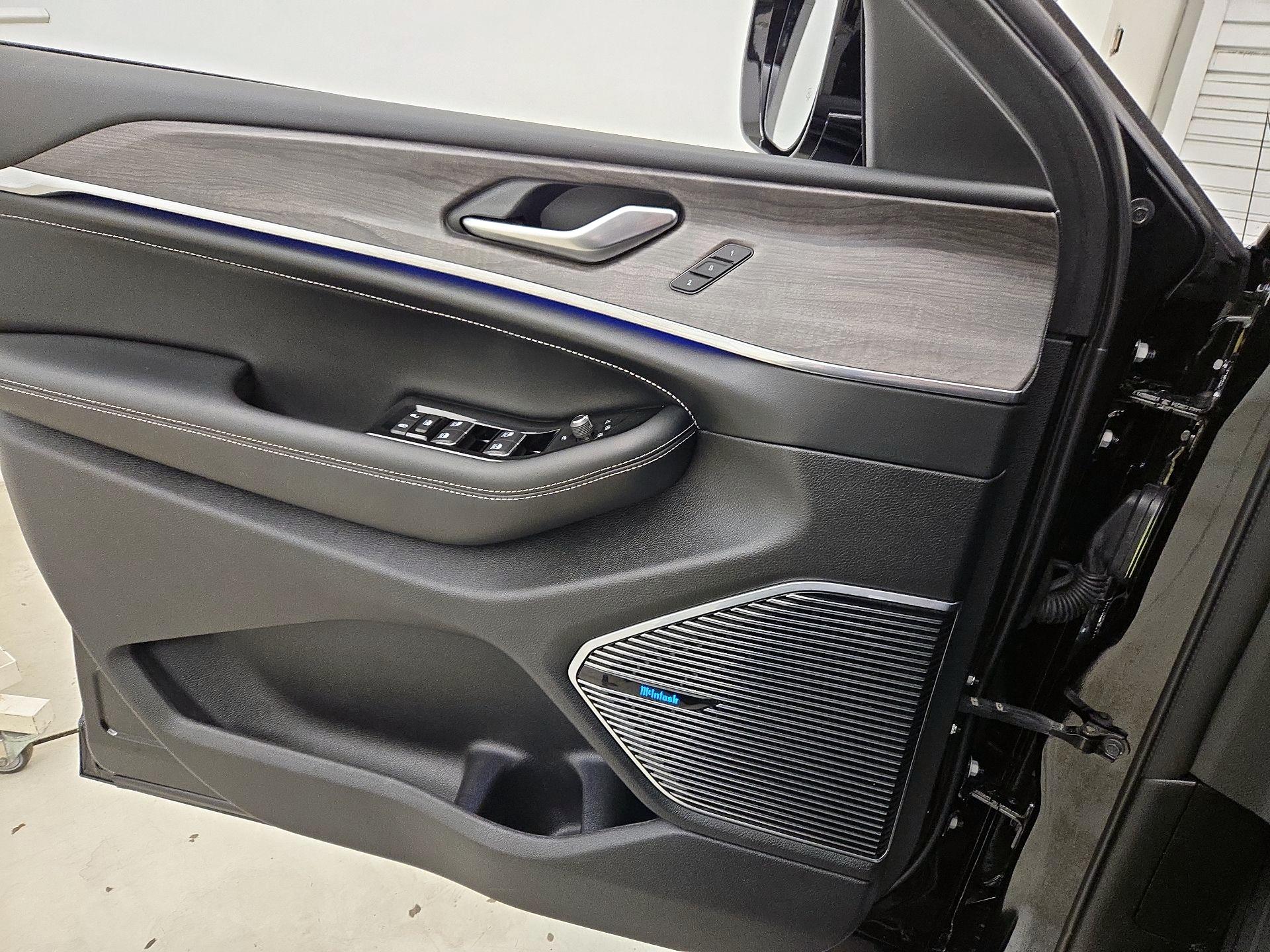 Thumbnail: 2023 Jeep Grand Cherokee - 12