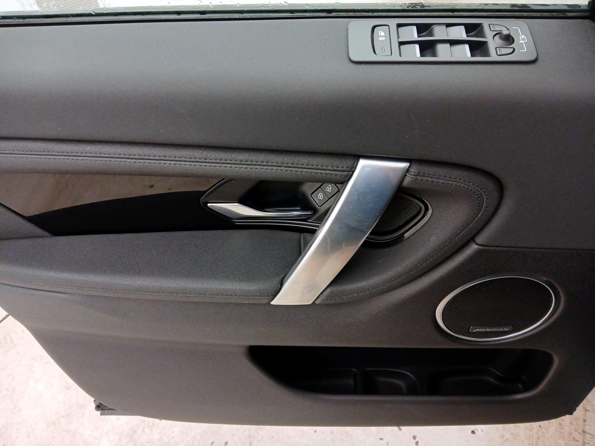 Thumbnail: 2021 Land Rover Discovery Sport - 12