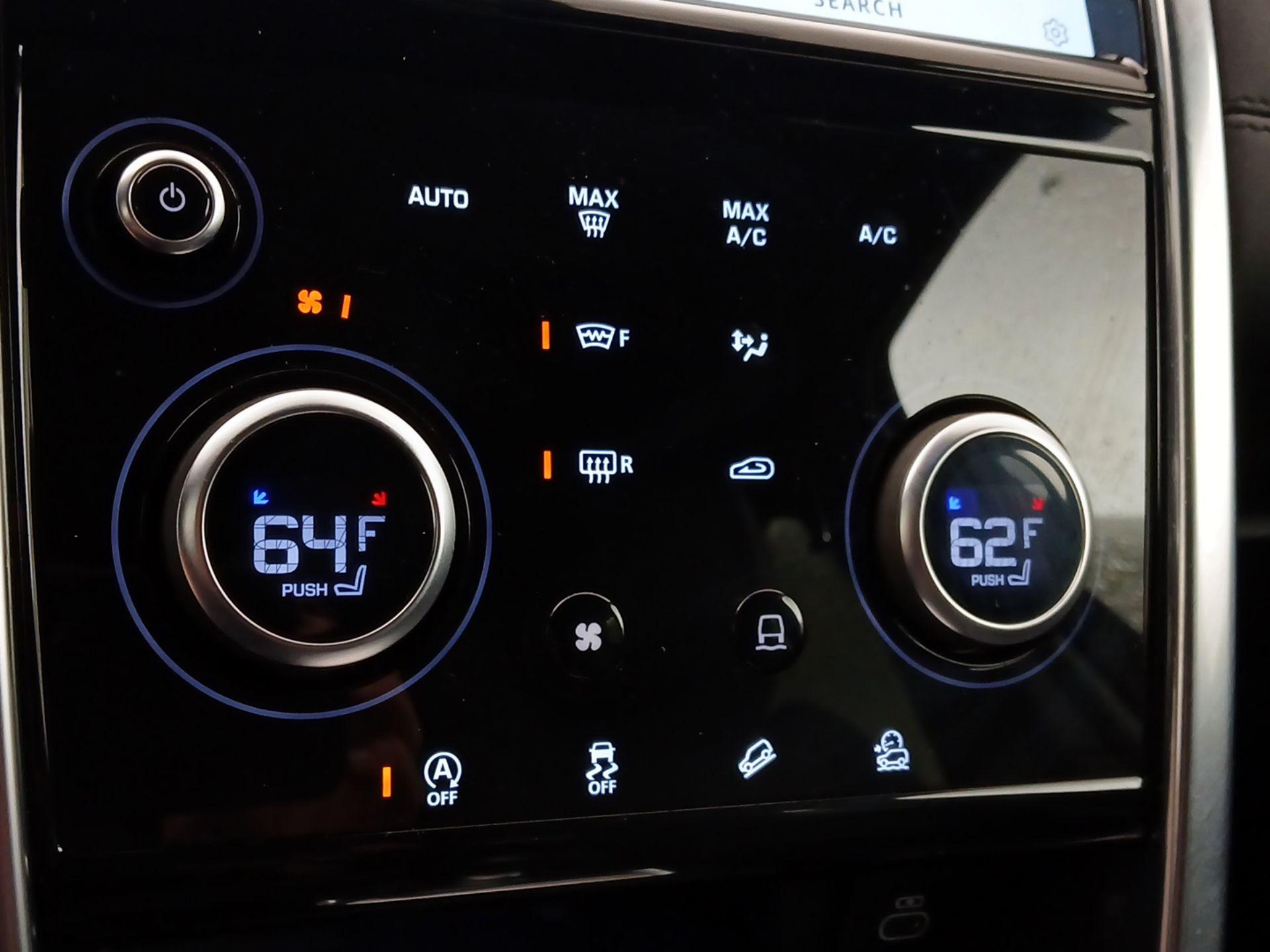 Thumbnail: 2021 Land Rover Discovery Sport - 16